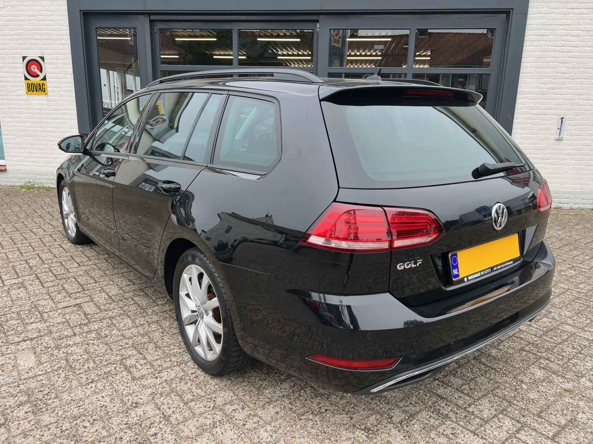 Volkswagen Golf 1.0 TSI Highline | Camera | Navigatie | Stoelverwarming | - 3/34