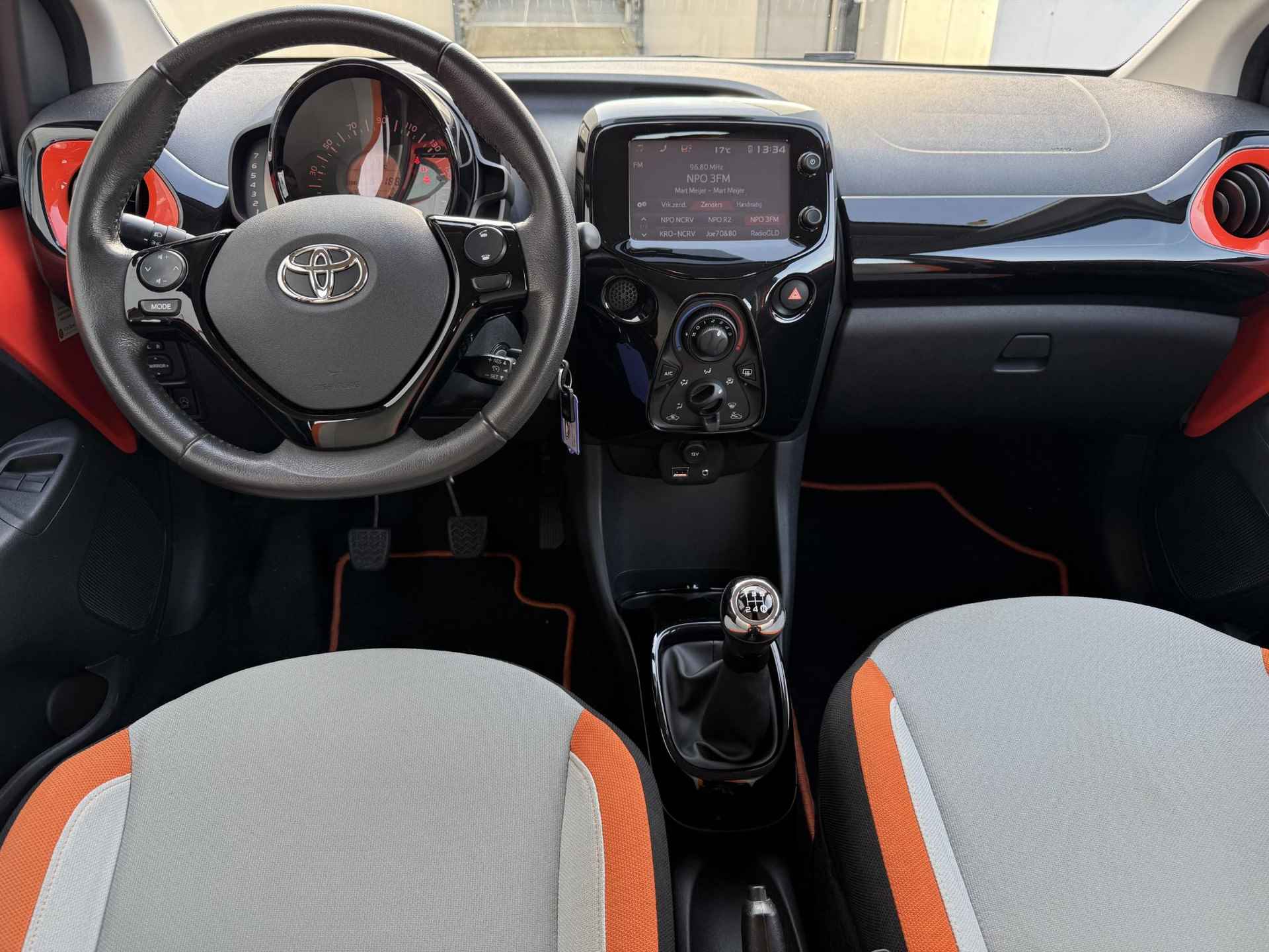 Toyota Aygo 1.0 VVT-i x-cite | Fietsensteun | Navigatie - 5/23