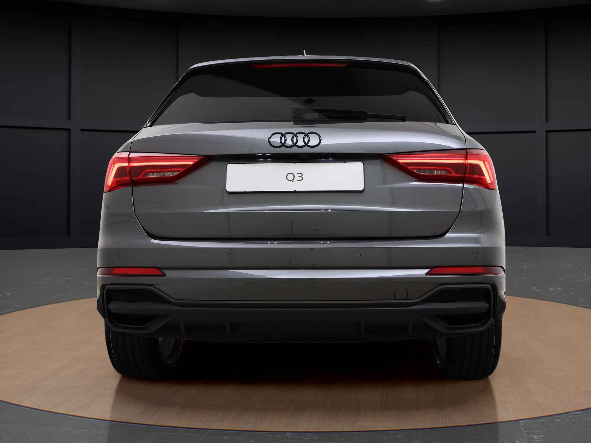 Audi Q3 S edition Competition 35 TFSI 110 kW / 150 pk - 6/13