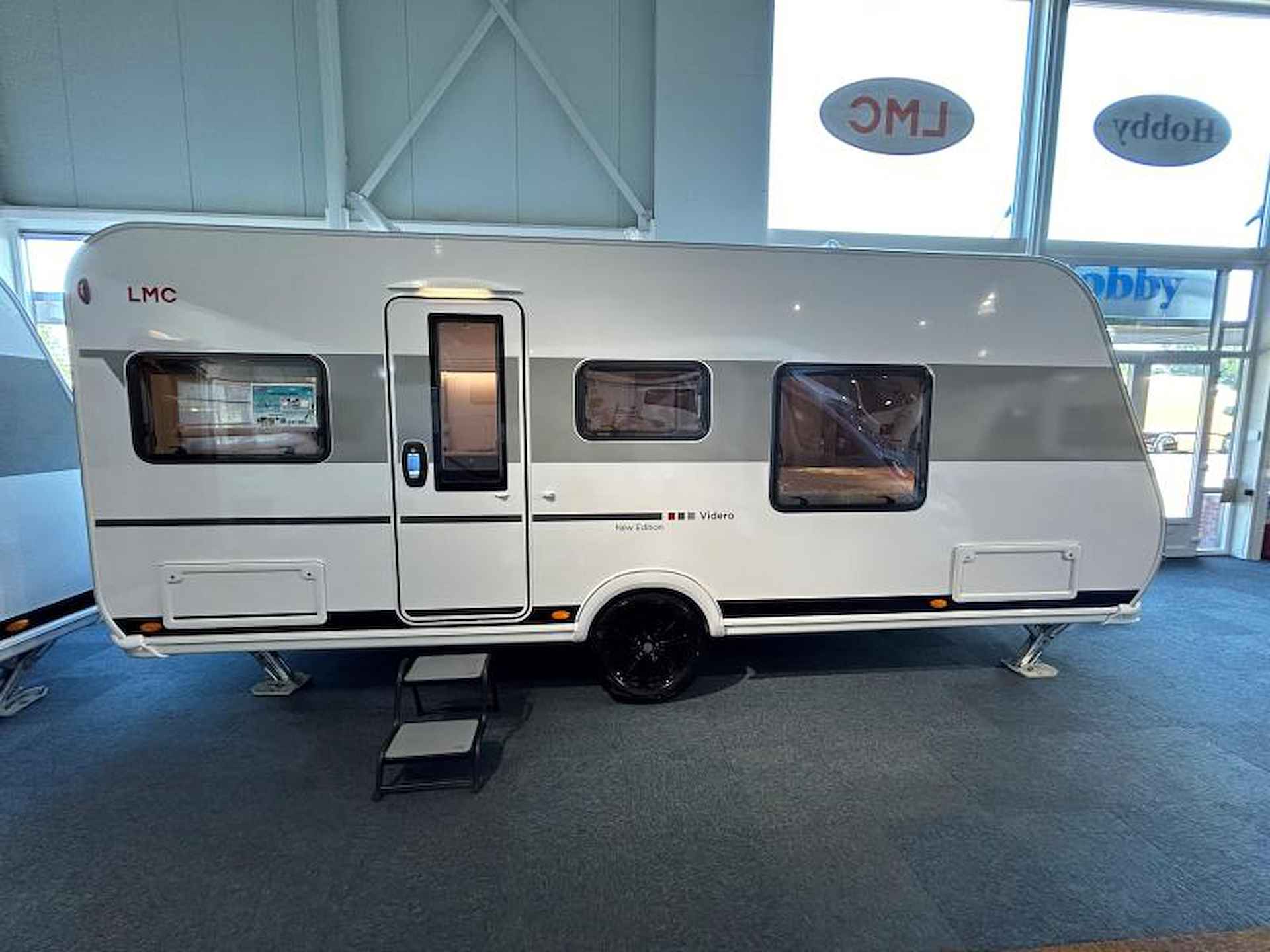 LMC Videro 450 D 2024 met QUEENSBED - 4/19