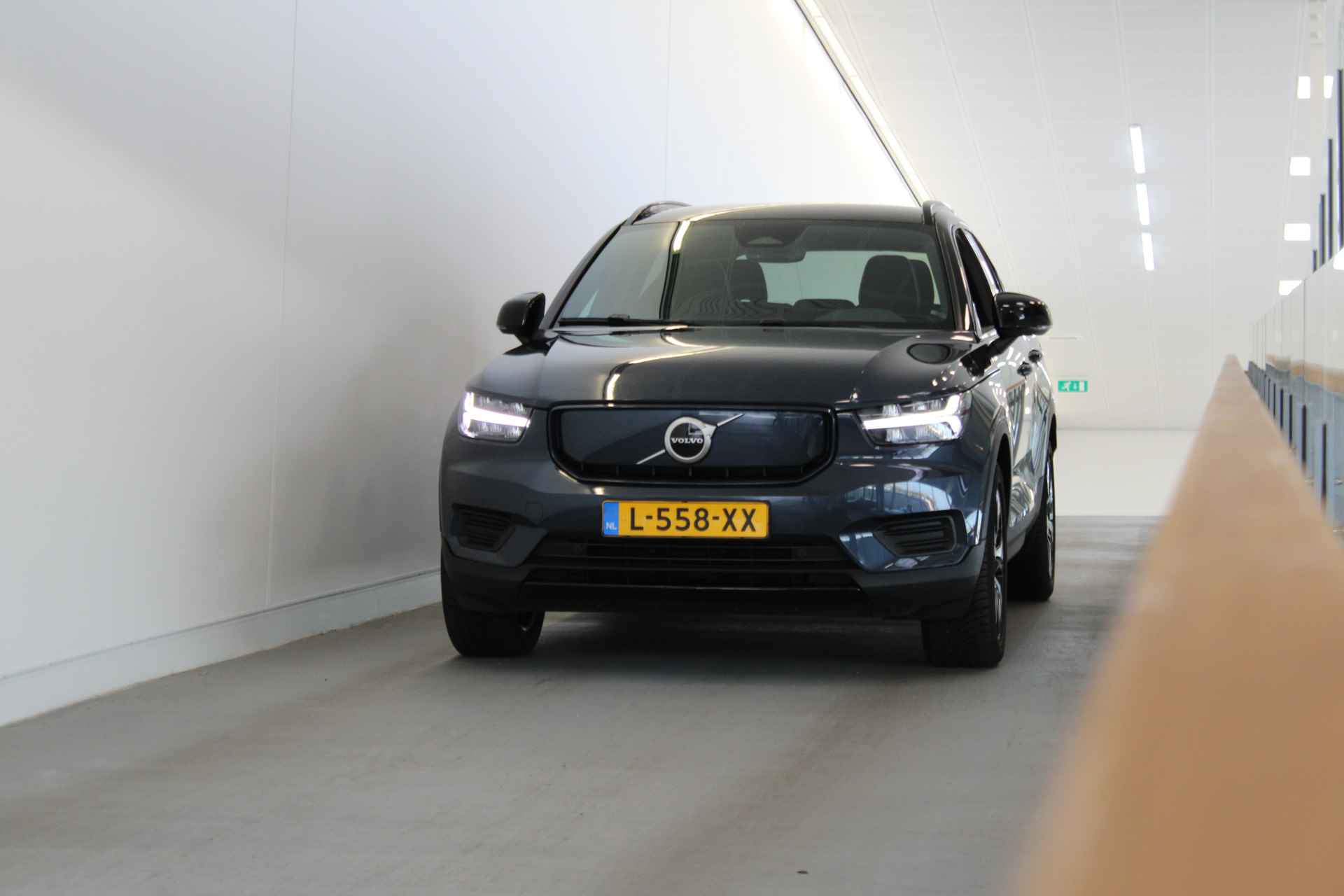 Volvo XC40 Recharge Twin 408PK AWD Plus | Trekhaak | All Season | Warmtepomp | Blis | Alarm | 19'' - 52/52