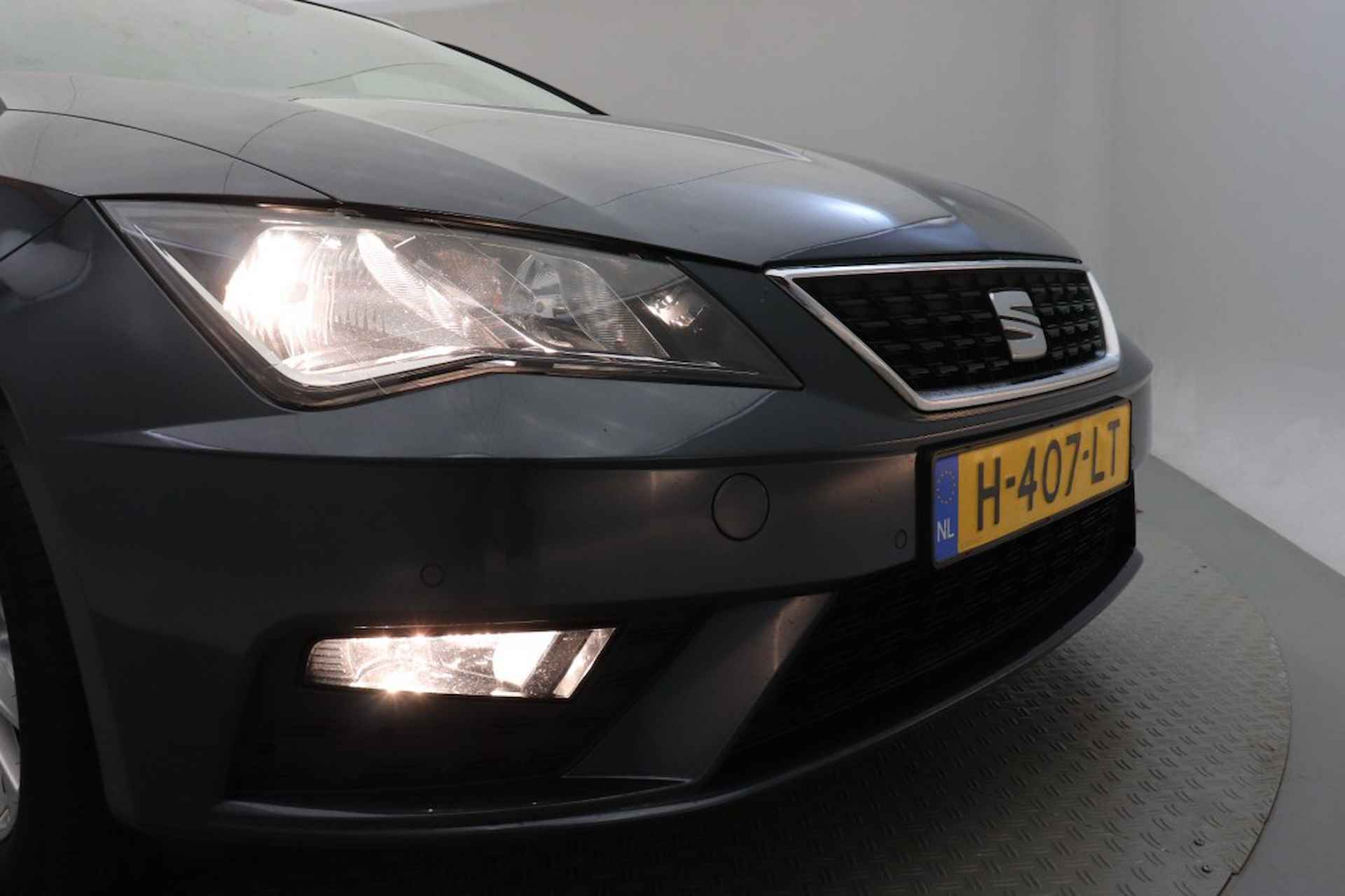 SEAT Leon ST 1.6 TDI Style Ultimate Edition - 23/27