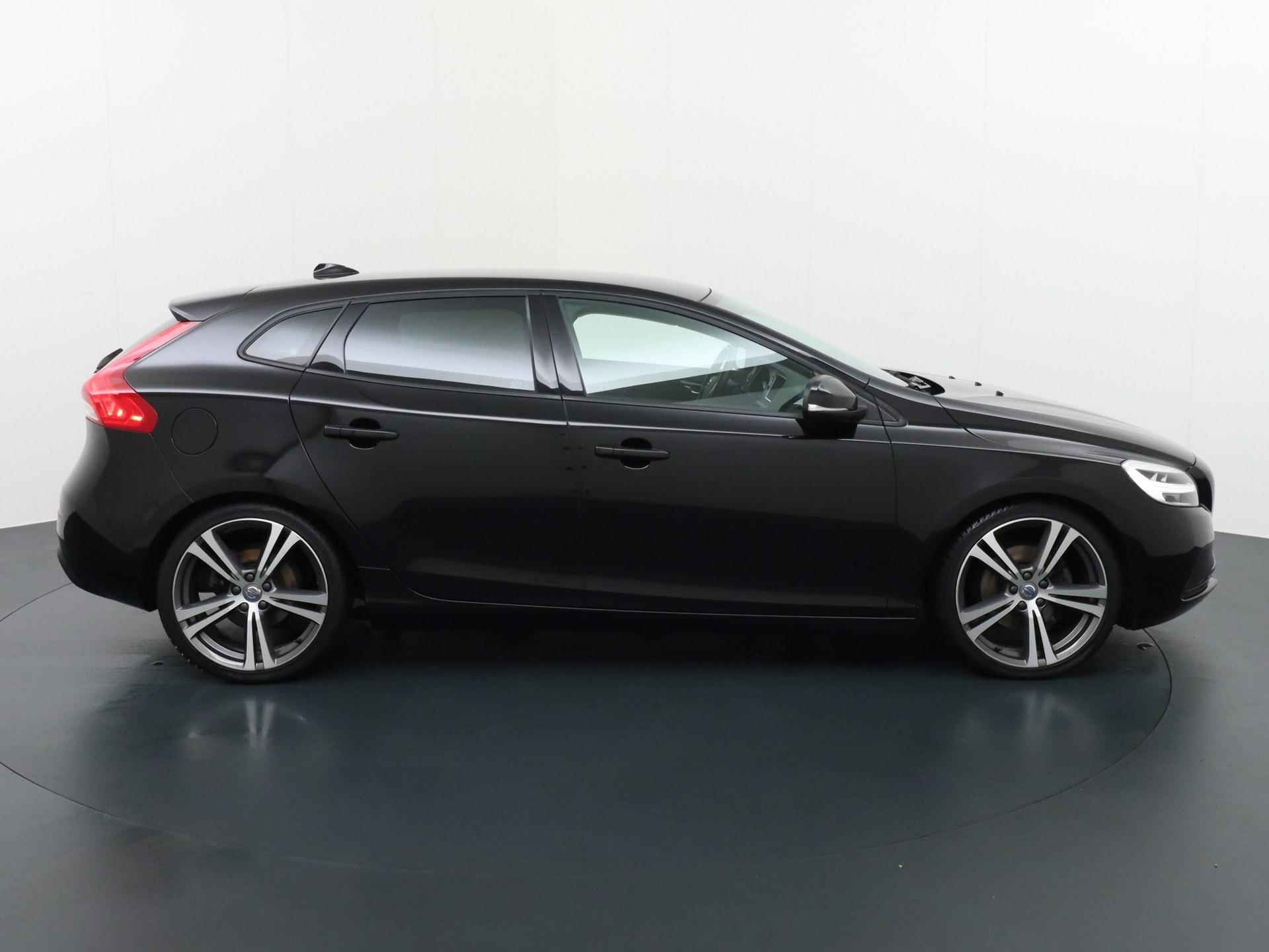 Volvo V40 2.0 T2 Nordic+ Volvo V40 2.0 T2 Inscription - 5/24