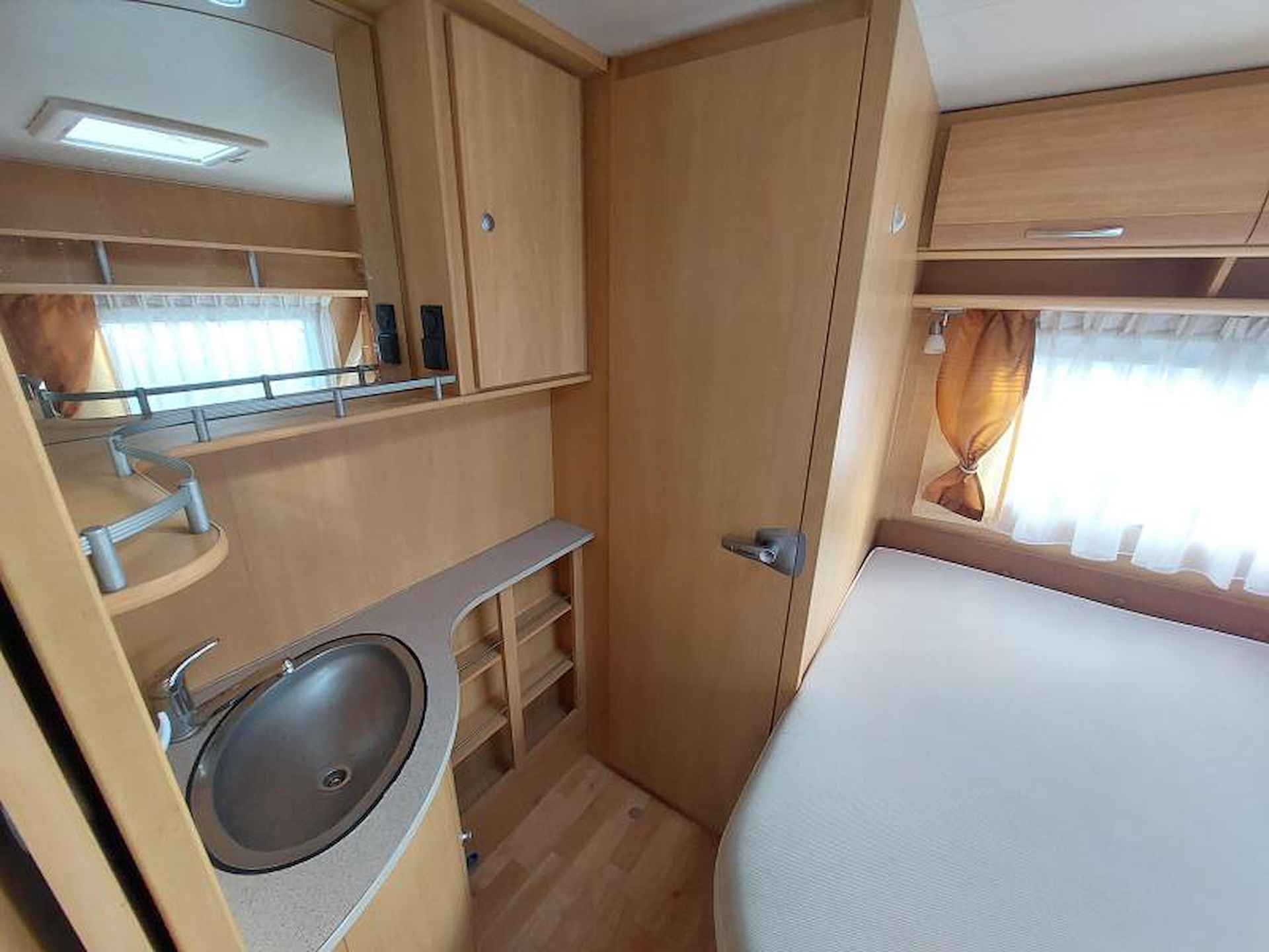 Dethleffs Camper 450 DB 2008 Fransbed - 13/14