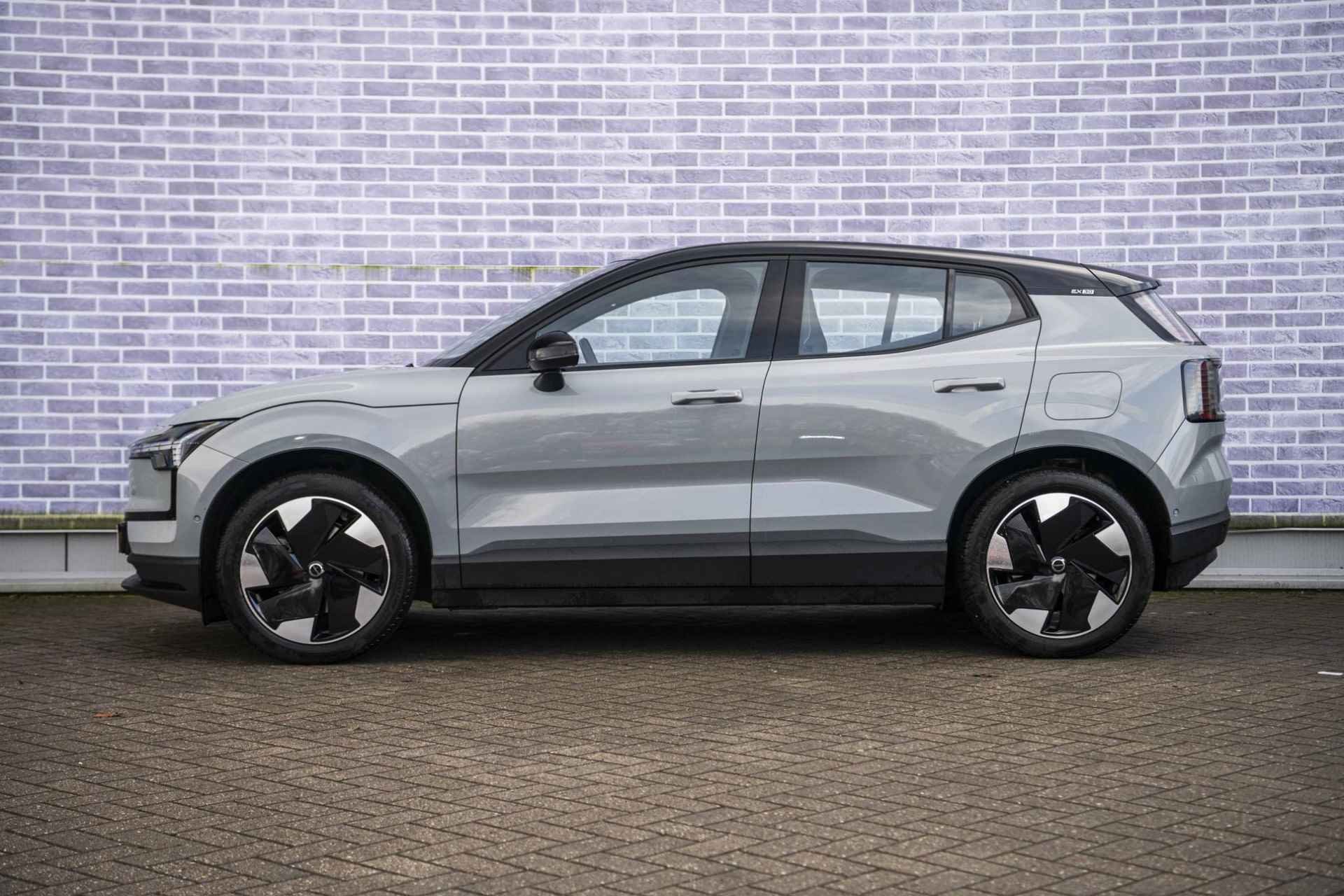 Volvo EX30 Single Motor Extended Range Ultra 69 kWh | Adapt. Cruise Control | BLIS | Sensoren voor + achter | Harman/Kardon | Trekhaak | 360 camera | Panorama dak | - 6/33