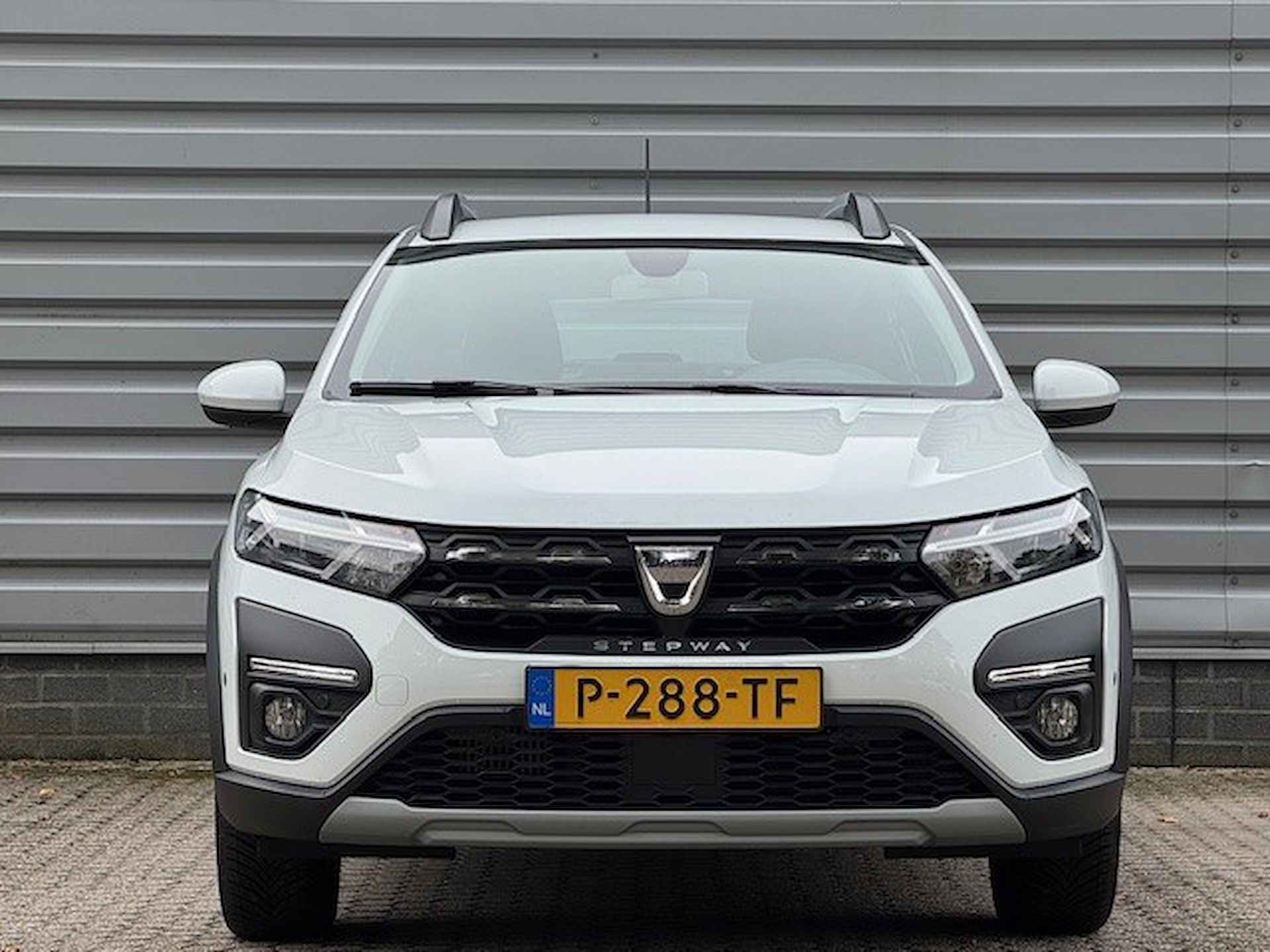 Dacia Sandero Stepway 1.0TCe 90pk Comfort Automaat | Camera | Trekhaak | Parkeersensoren | Carplay | - 2/28