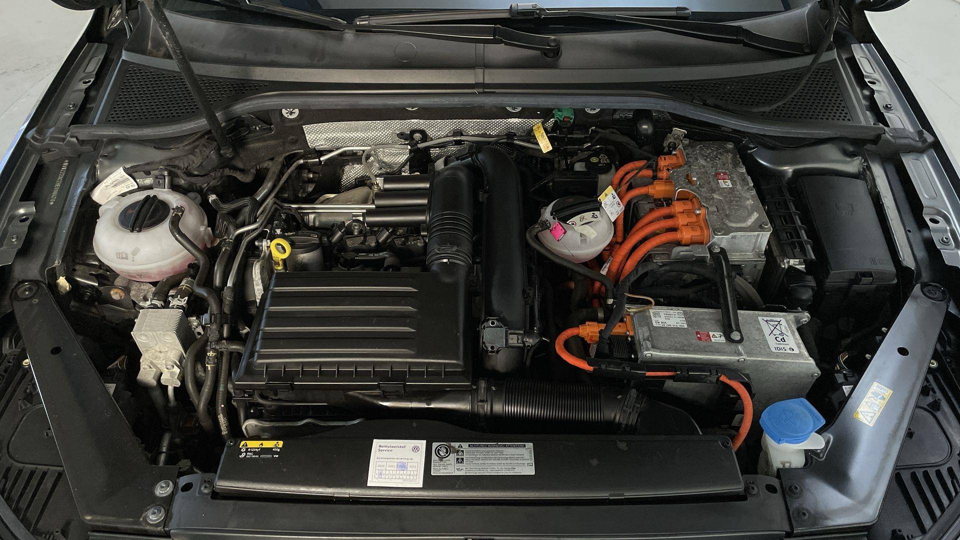 Volkswagen Passat Variant 1.4 TSI GTE Connected Series Plus Panoramadak Leder-Alcantara Camera DAB+ - 28/28