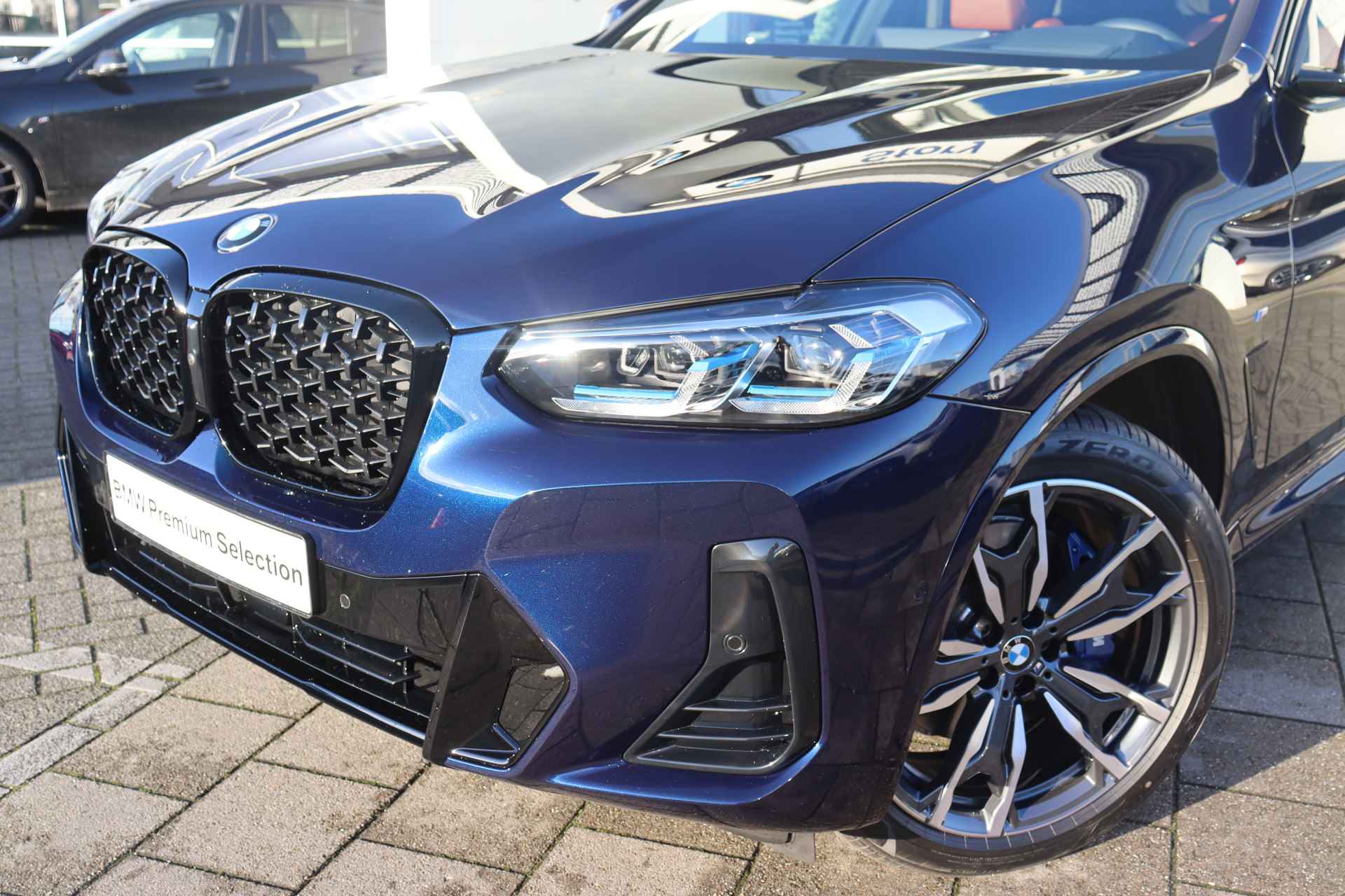 BMW X4 xDrive30i High Executive M Sport Automaat / Panoramadak / Trekhaak / Sportstoelen / Stoelverwarming / Laserlight / Head-Up / Harman Kardon / Live Cockpit Professional - 3/42