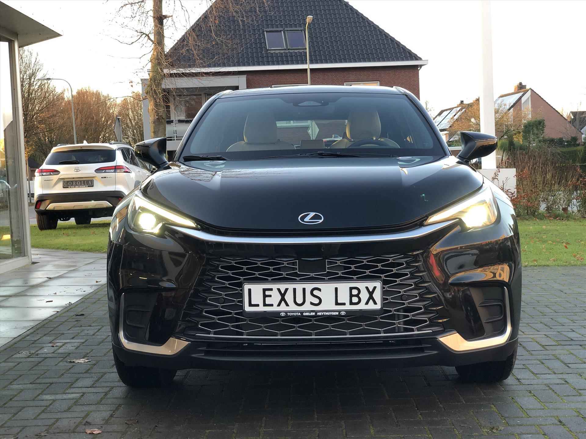 Lexus Lbx 1.5 Hybrid Elegant Tech Pack | Leer, 18 inch, Stoel + Stuurverwarming,  Dodehoekherkenning, Parkeersensoren, Elektrische achterklep, Keyless - 15/38