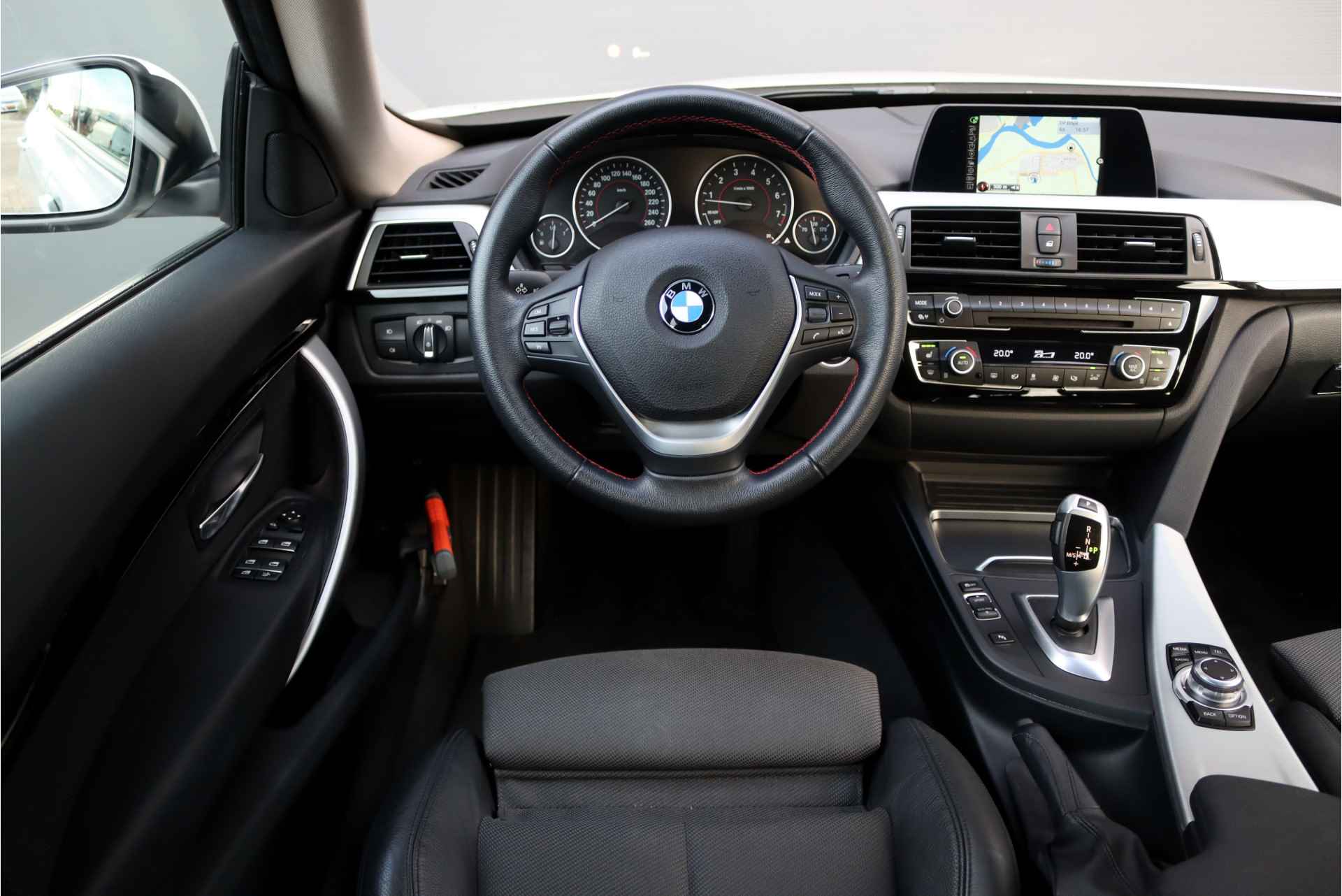 BMW 3-serie Gran Turismo 320i Centennial High Executive Aut8, Sport Line, Comfort-toegang, Camera, Head-up Display, Memory, Stoelverwarming, Cruise Control, Navigatie Business, Sfeerverlichting, Adaptive LED, Etc. - 26/40