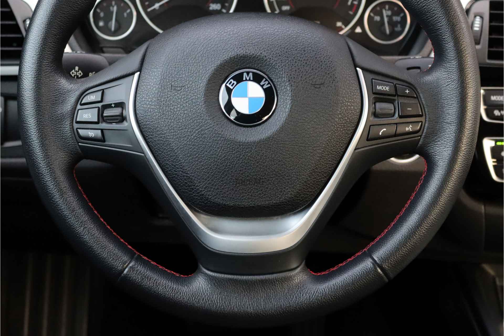 BMW 3-serie Gran Turismo 320i Centennial High Executive Aut8, Sport Line, Comfort-toegang, Camera, Head-up Display, Memory, Stoelverwarming, Cruise Control, Navigatie Business, Sfeerverlichting, Adaptive LED, Etc. - 28/40