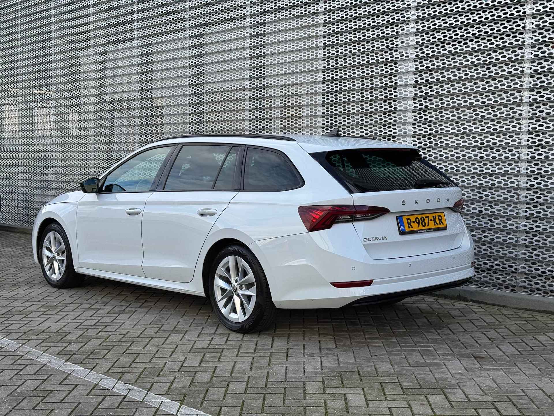 Škoda Octavia Combi 1.0 TSI 110PK Sport Business / Zwenkbare Trekhaak / Parkeersensoren V+A / Digitale Cockpit / Sportstoelen ** - 6/29