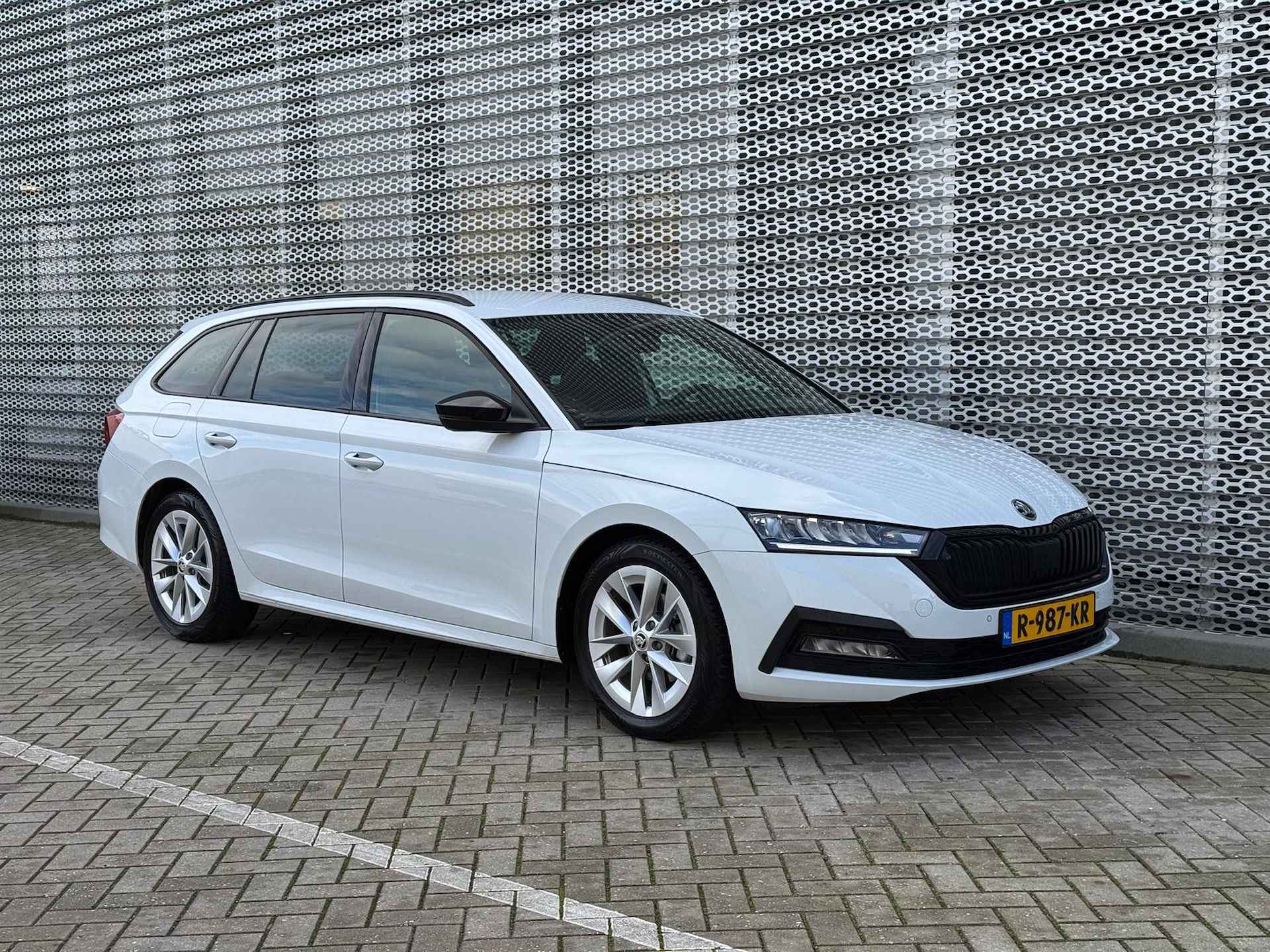 Škoda Octavia Combi 1.0 TSI 110PK Sport Business / Zwenkbare Trekhaak / Parkeersensoren V+A / Digitale Cockpit / Sportstoelen ** - 10/29