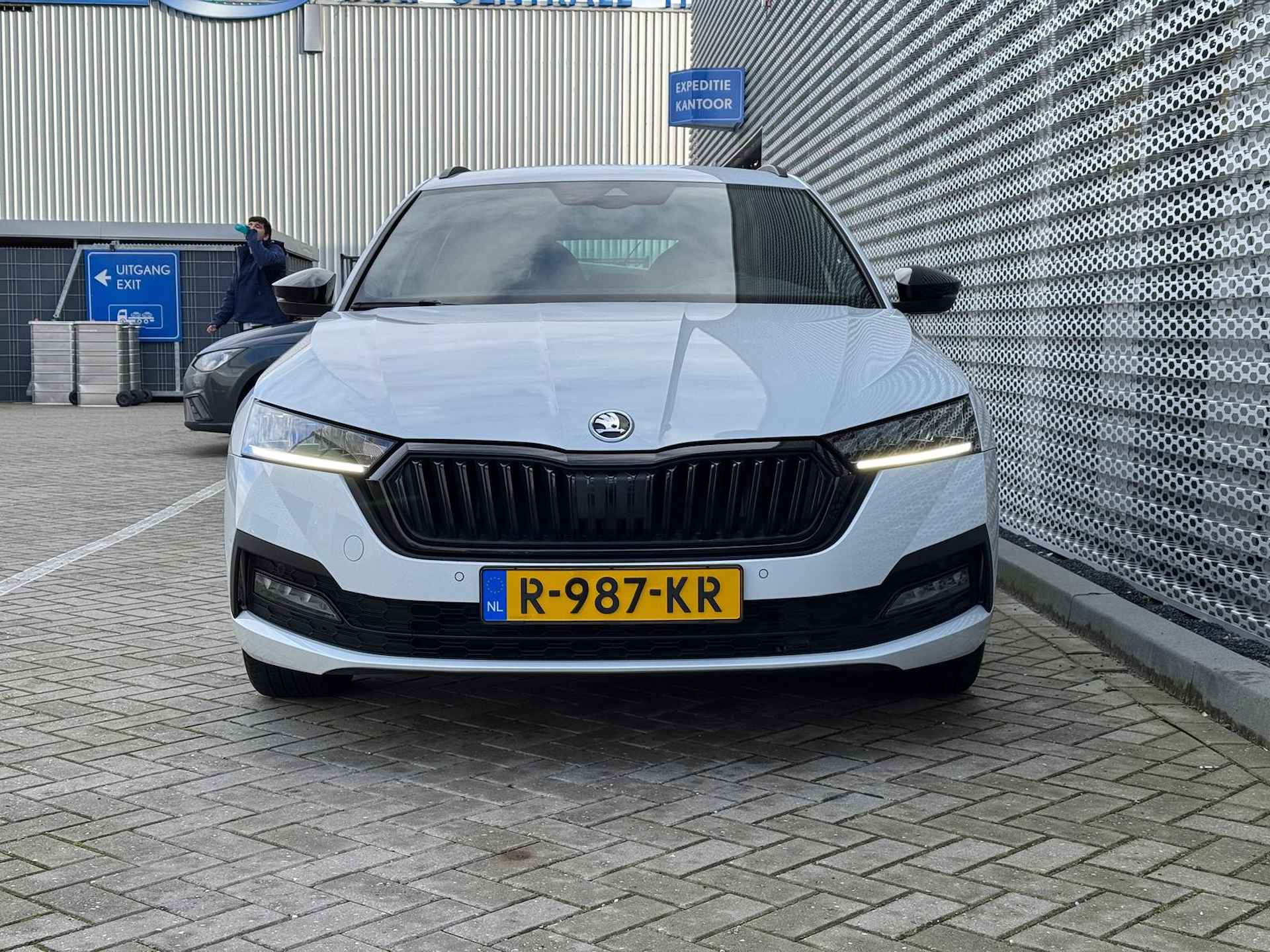 Škoda Octavia Combi 1.0 TSI 110PK Sport Business / Zwenkbare Trekhaak / Parkeersensoren V+A / Digitale Cockpit / Sportstoelen ** - 11/29