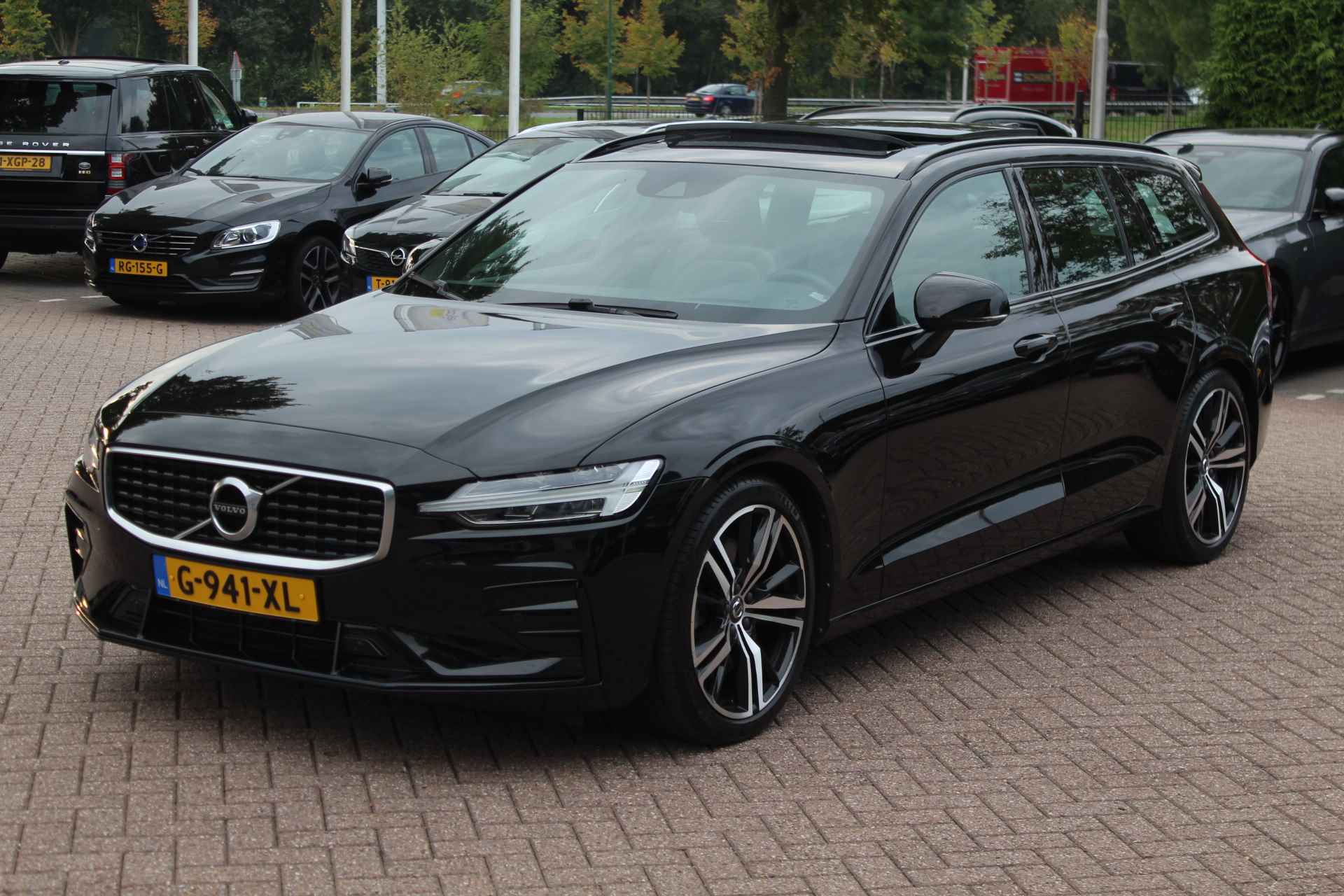 Volvo V60 2.0 T5 R-Design / Panoramadak / Camera / Head-up / 19'' / Standkachel / Harman Kardon / Leder / DAB / Stuurverwarming / Cruise Control - 5/30