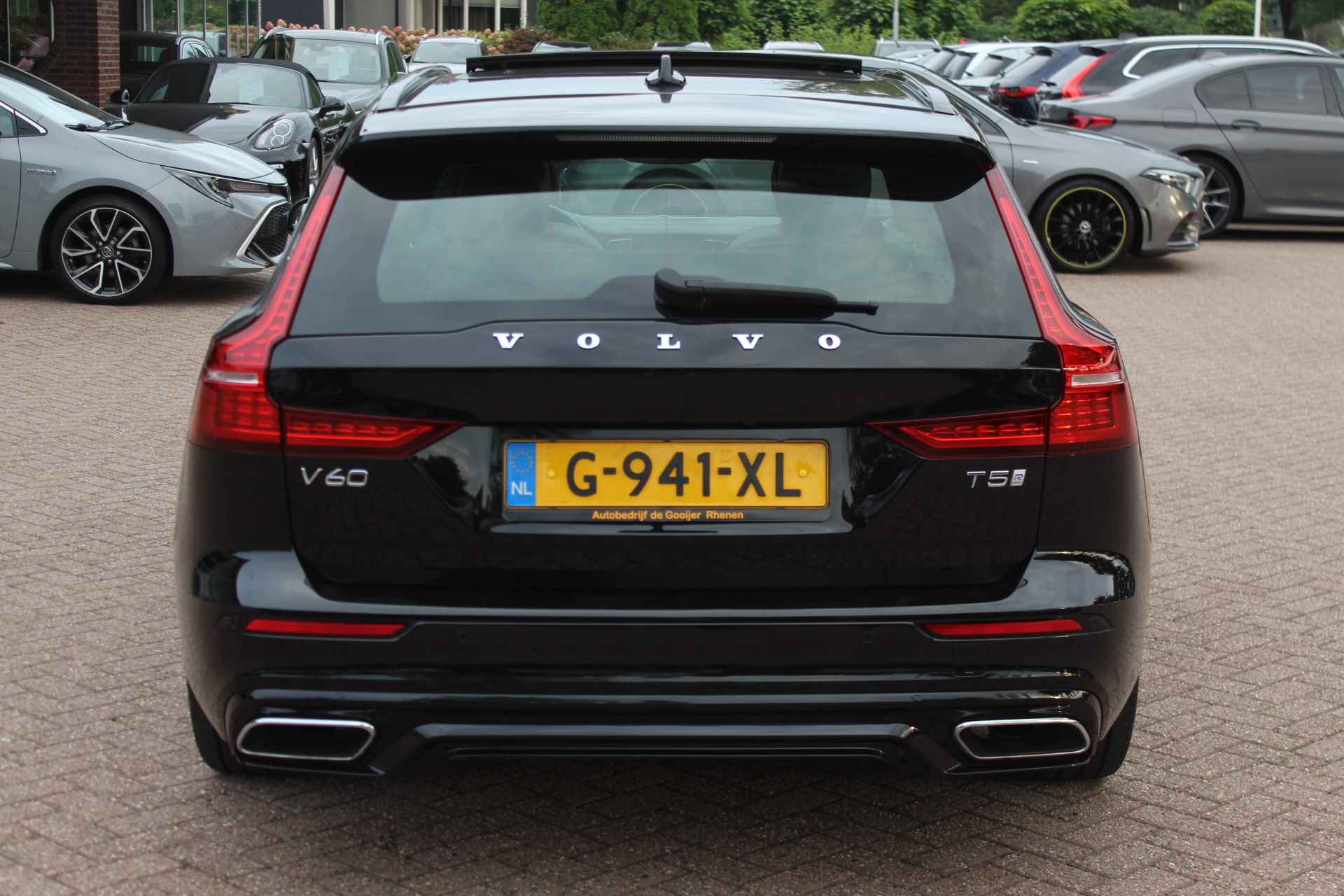 Volvo V60 2.0 T5 R-Design / Panoramadak / Camera / Head-up / 19'' / Standkachel / Harman Kardon / Leder / DAB / Stuurverwarming / Cruise Control - 12/30