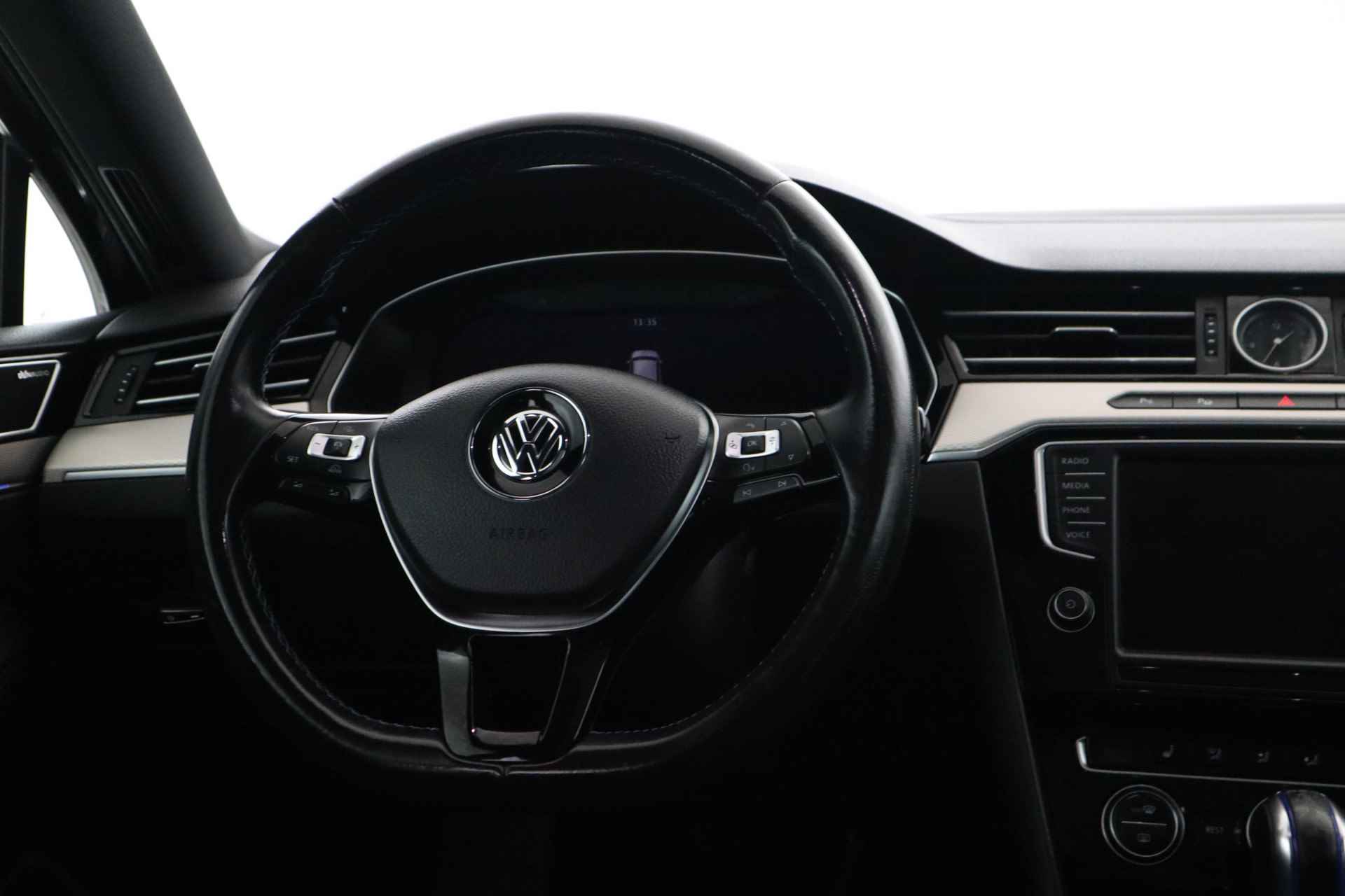 Volkswagen Passat Variant 1.4 TSI GTE Connected Plus Panorama, Digitale cockpit, Climate, Ergo comfort - 17/37