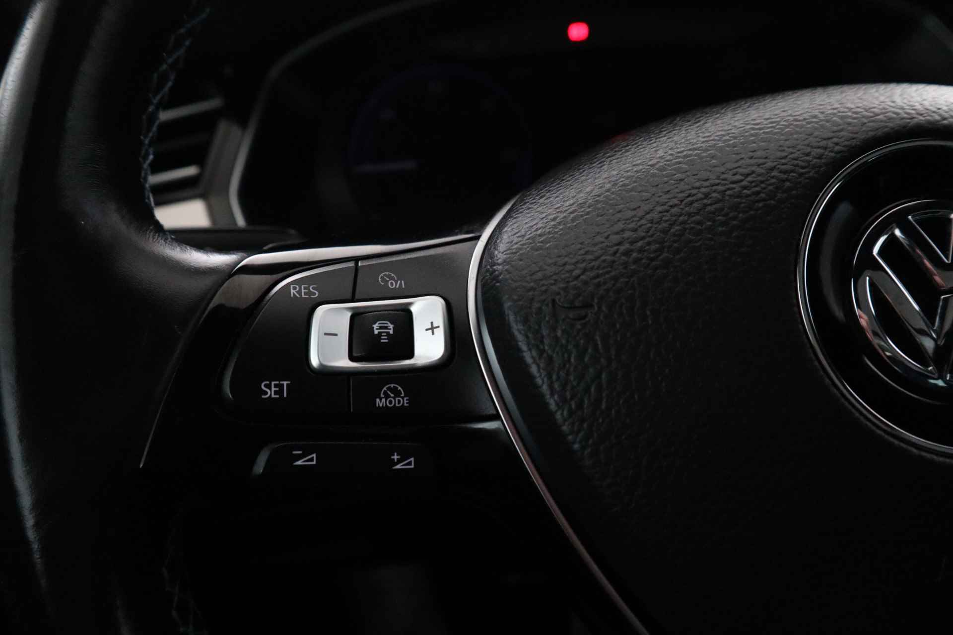 Volkswagen Passat Variant 1.4 TSI GTE Connected Plus Panorama, Digitale cockpit, Climate, Ergo comfort - 28/37