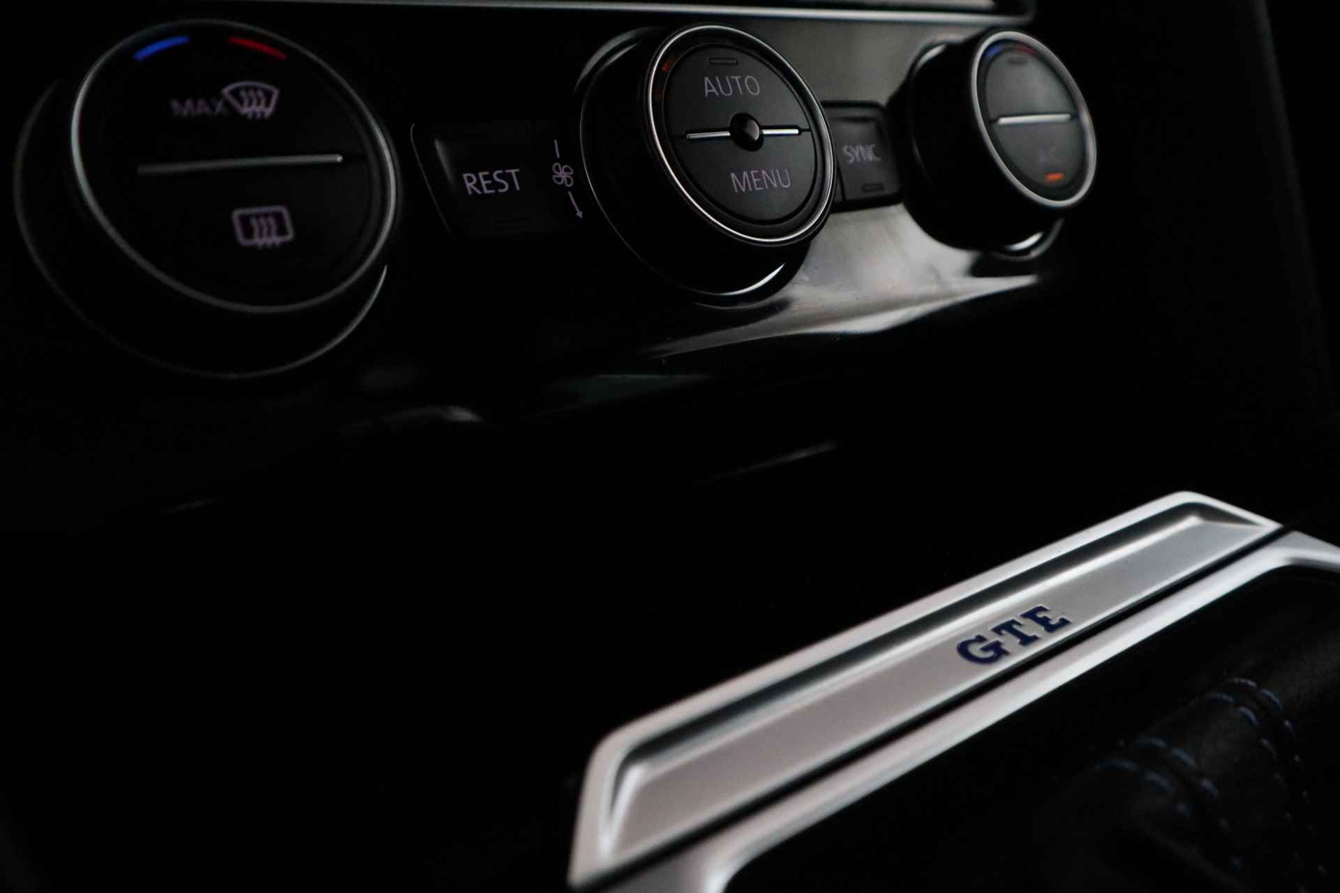 Volkswagen Passat Variant 1.4 TSI GTE Connected Plus Panorama, Digitale cockpit, Climate, Ergo comfort - 31/37