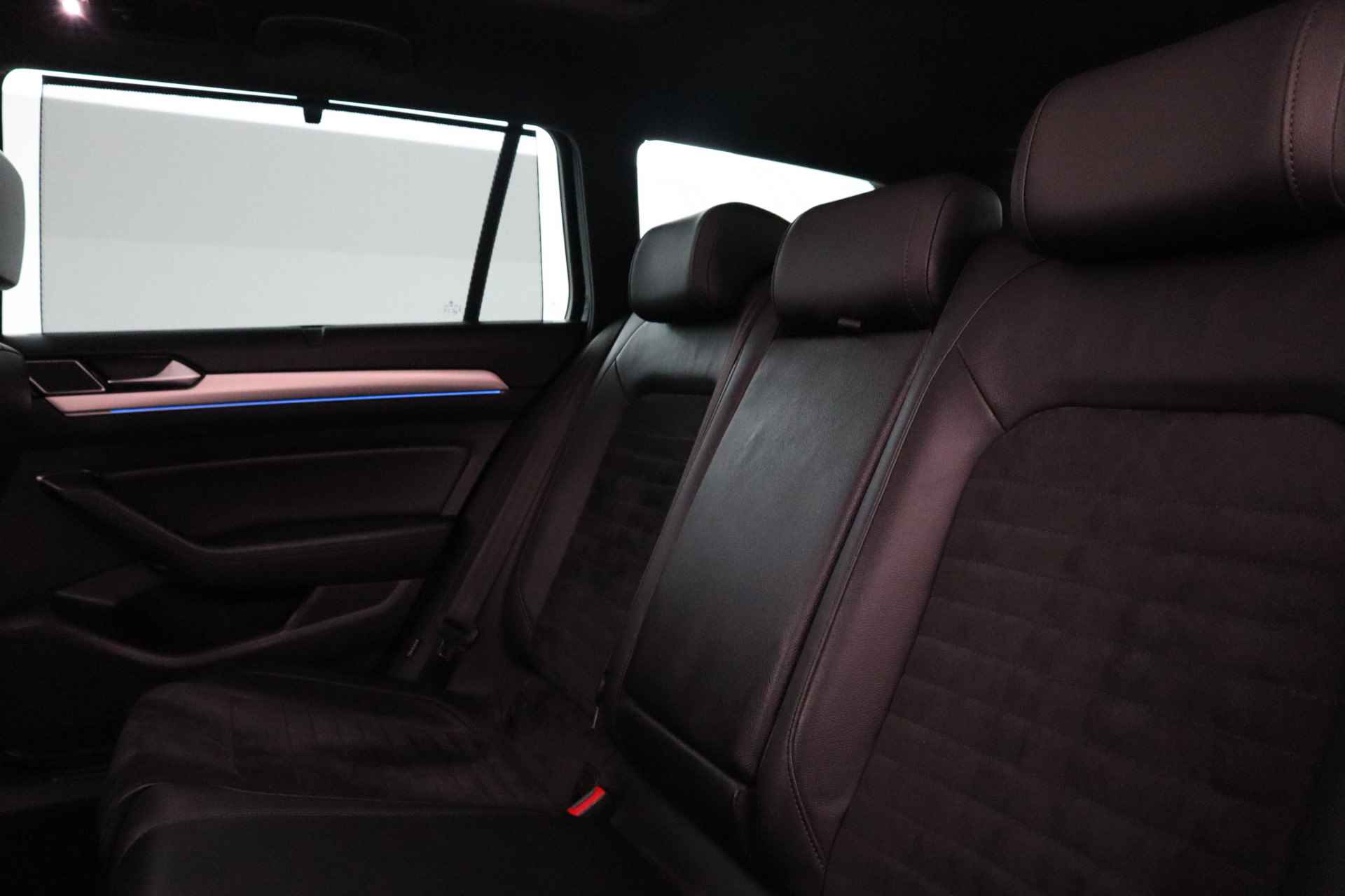 Volkswagen Passat Variant 1.4 TSI GTE Connected Plus Panorama, Digitale cockpit, Climate, Ergo comfort - 35/37