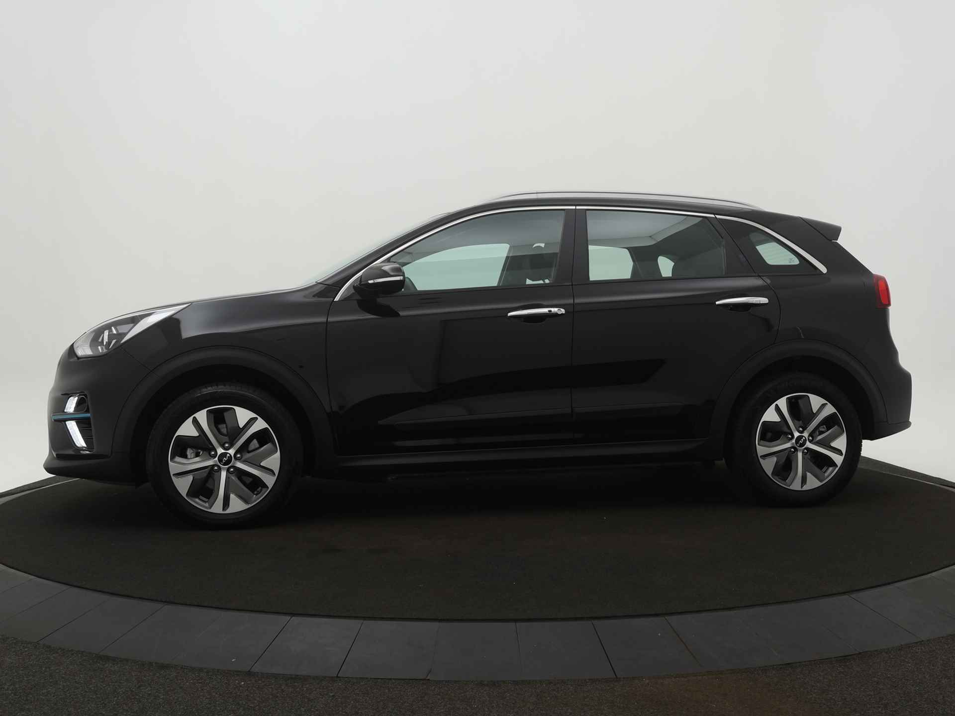 Kia e-Niro DynamicLine 64 kWh *€2000 Subsidie beschikbaar* - 3 Fase - CarPlay/Android Auto - Adaptieve Cruise Control - Navigatie Fabrieksgarantie tot 04-2029 - 3/49