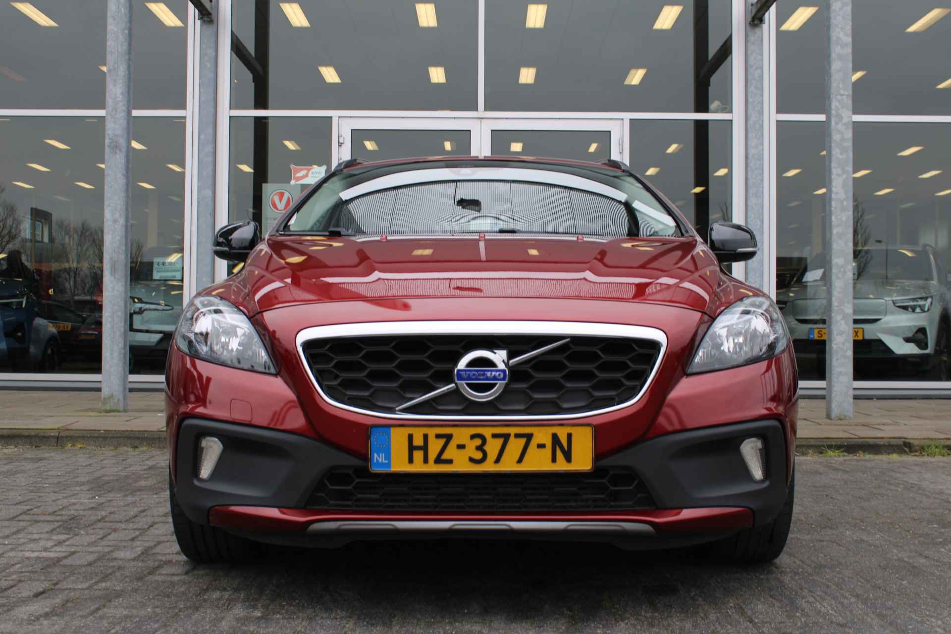 Volvo V40 Cross Country 2.0 T3 Summum | Verw. Voorstoelen | Trekhaak | Clima | Leder | 17" LMV | Navi - 4/68