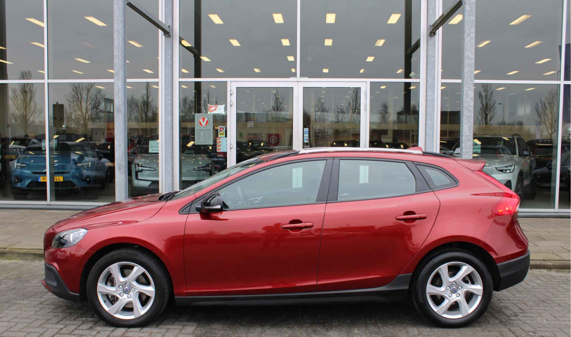 Volvo V40 Cross Country 2.0 T3 Summum | Verw. Voorstoelen | Trekhaak | Clima | Leder | 17" LMV | Navi - 32/68