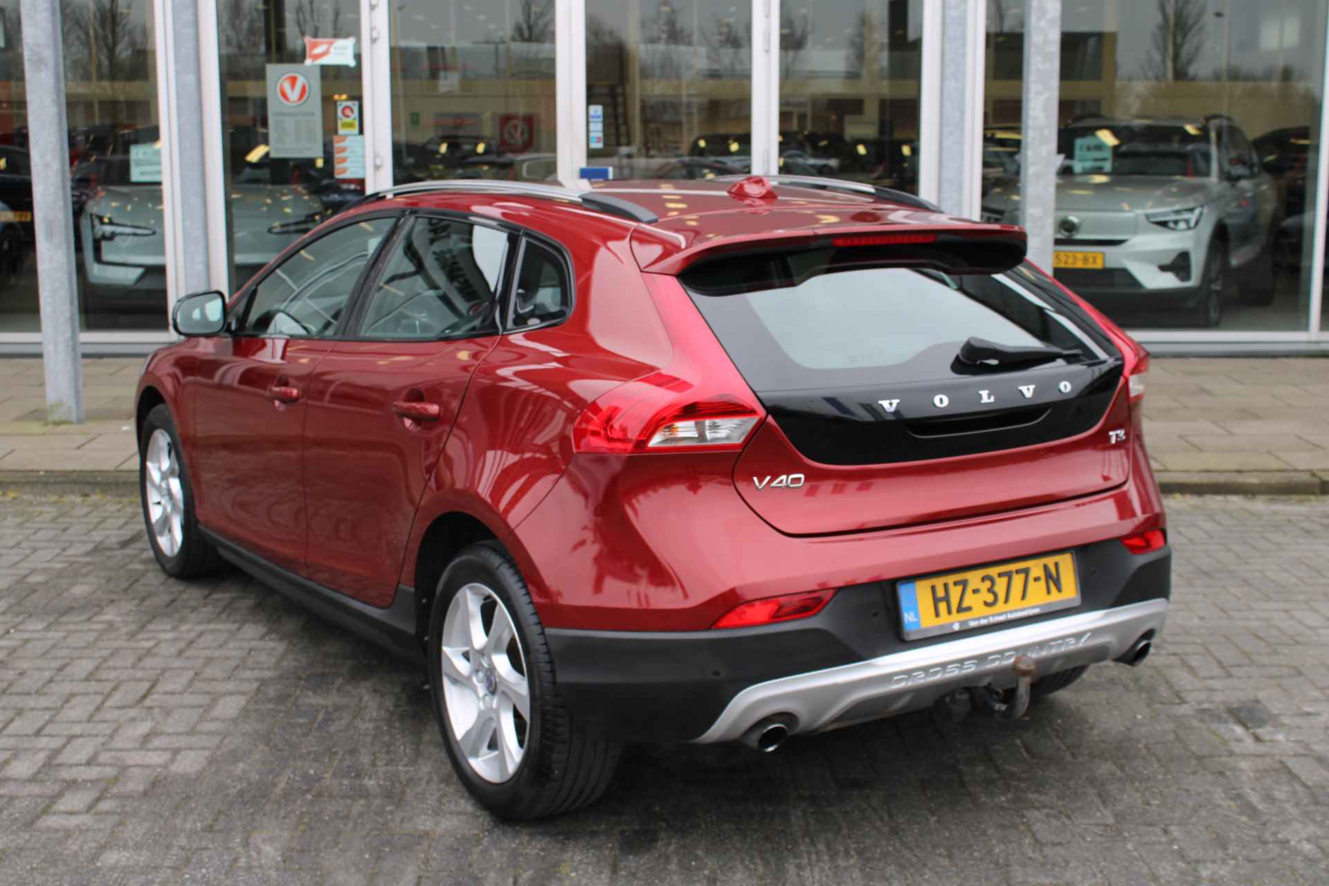 Volvo V40 Cross Country 2.0 T3 Summum | Verw. Voorstoelen | Trekhaak | Clima | Leder | 17" LMV | Navi - 33/68