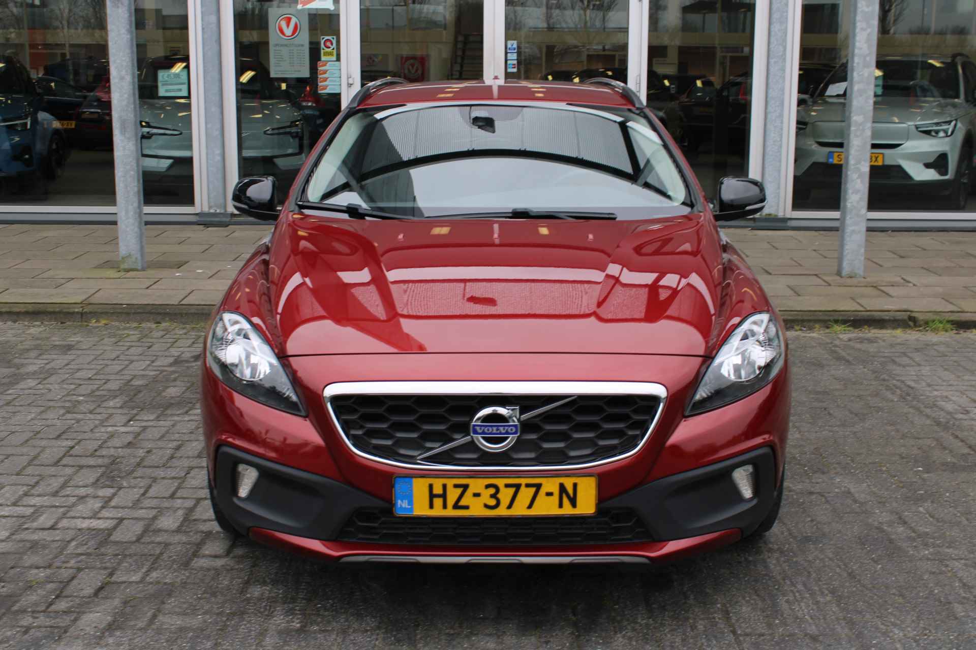 Volvo V40 Cross Country 2.0 T3 Summum | Verw. Voorstoelen | Trekhaak | Clima | Leder | 17" LMV | Navi - 34/68