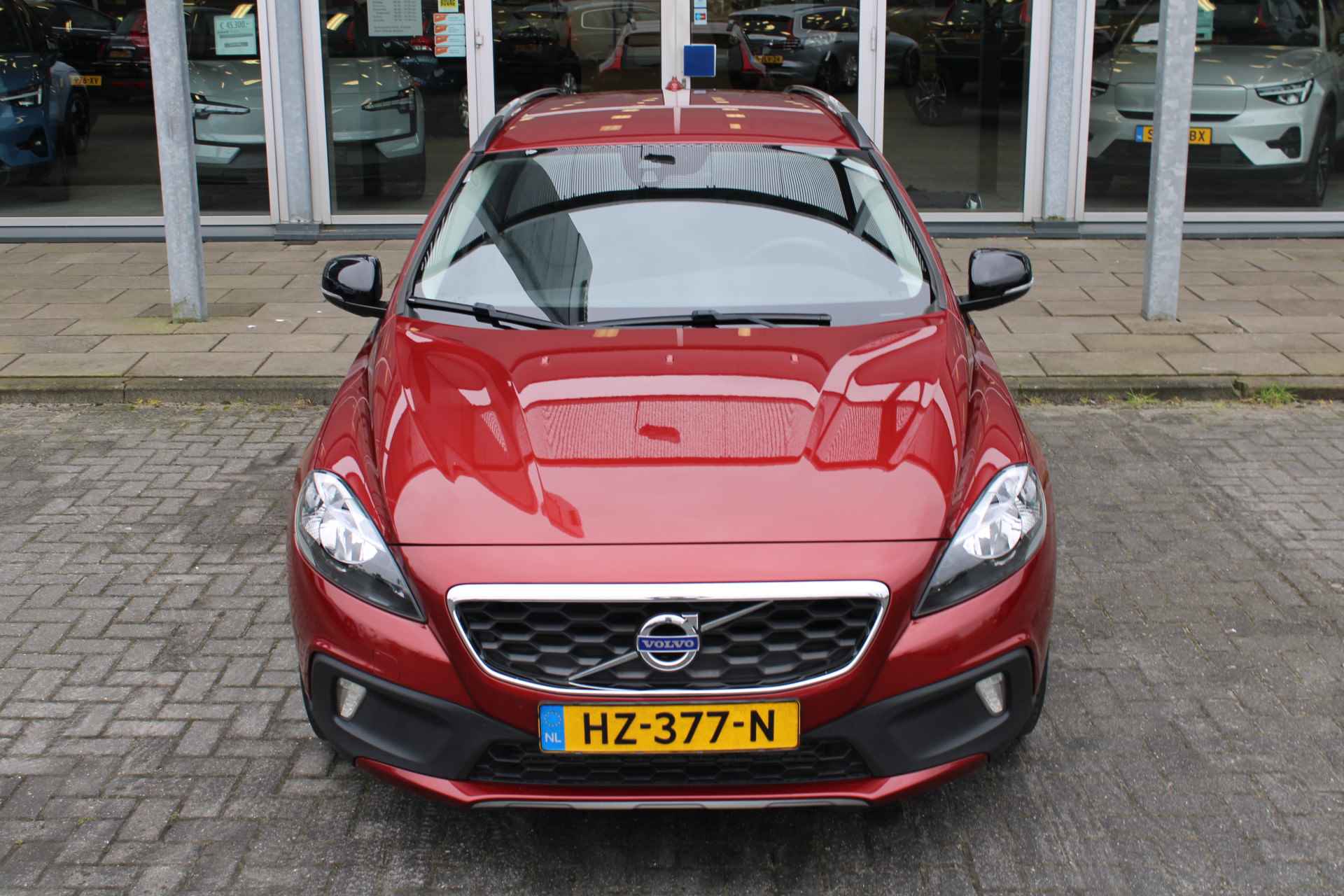 Volvo V40 Cross Country 2.0 T3 Summum | Verw. Voorstoelen | Trekhaak | Clima | Leder | 17" LMV | Navi - 51/68