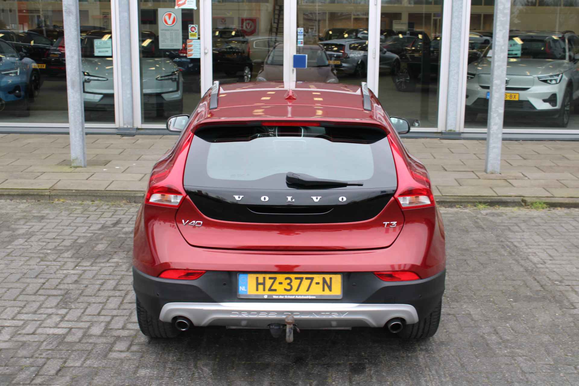 Volvo V40 Cross Country 2.0 T3 Summum | Verw. Voorstoelen | Trekhaak | Clima | Leder | 17" LMV | Navi - 53/68