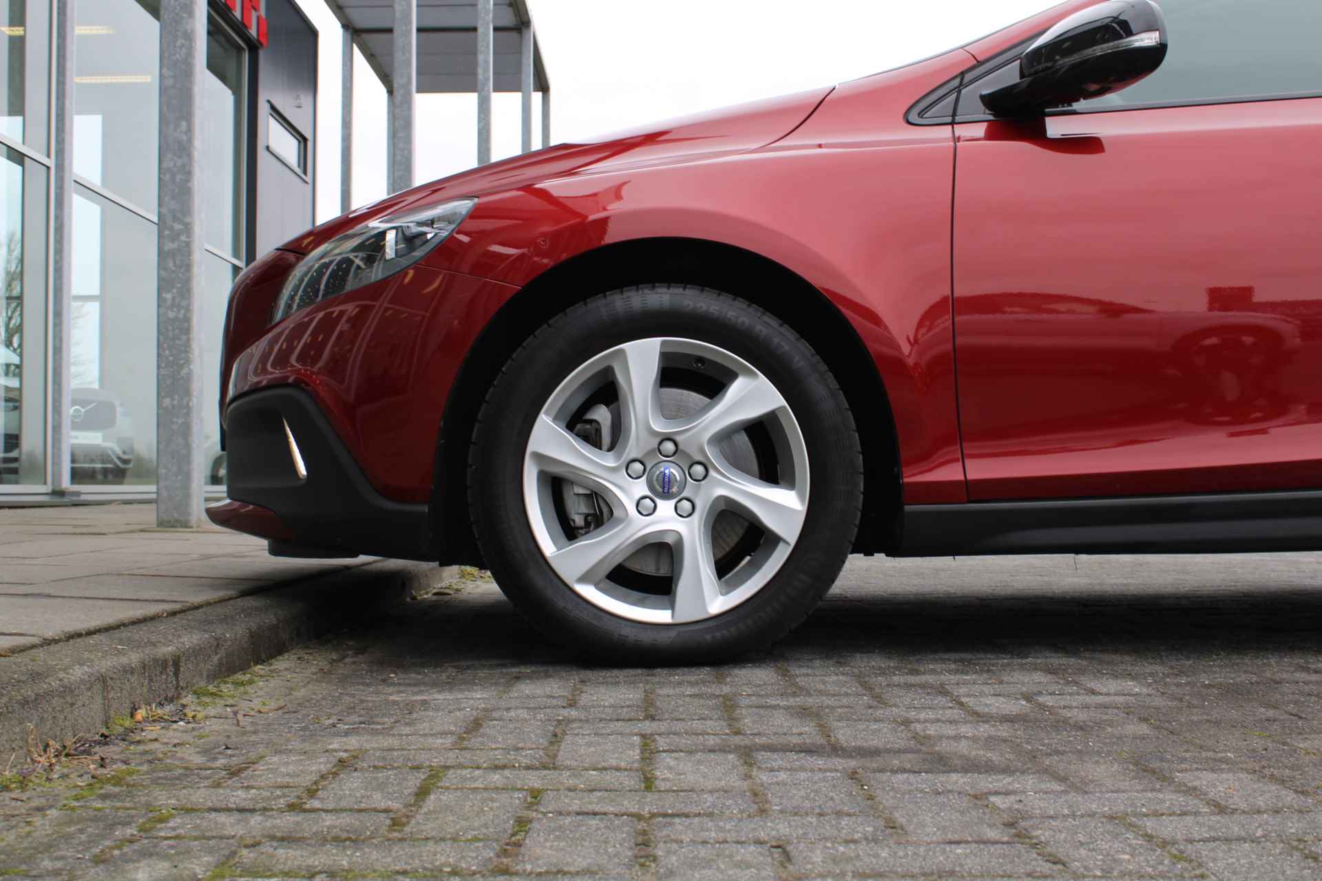 Volvo V40 Cross Country 2.0 T3 Summum | Verw. Voorstoelen | Trekhaak | Clima | Leder | 17" LMV | Navi - 54/68