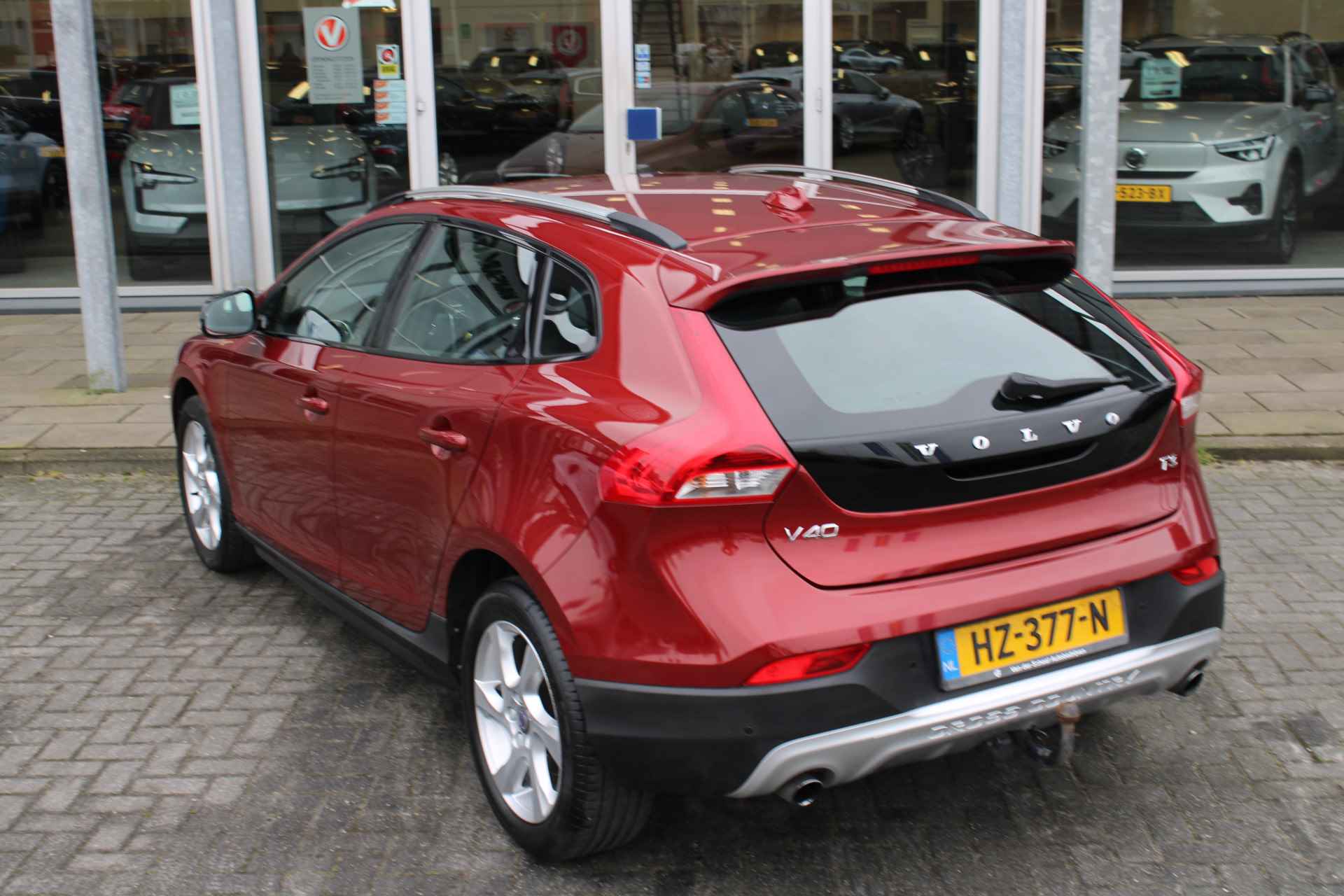 Volvo V40 Cross Country 2.0 T3 Summum | Verw. Voorstoelen | Trekhaak | Clima | Leder | 17" LMV | Navi - 57/68