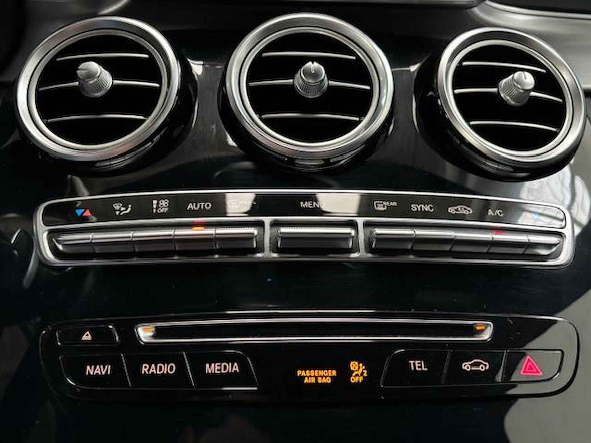 Mercedes-Benz C-klasse 180 Prestige | AMG | Stoelverwarming | Leder | Elektr. achterklep | NL Auto | - 17/23