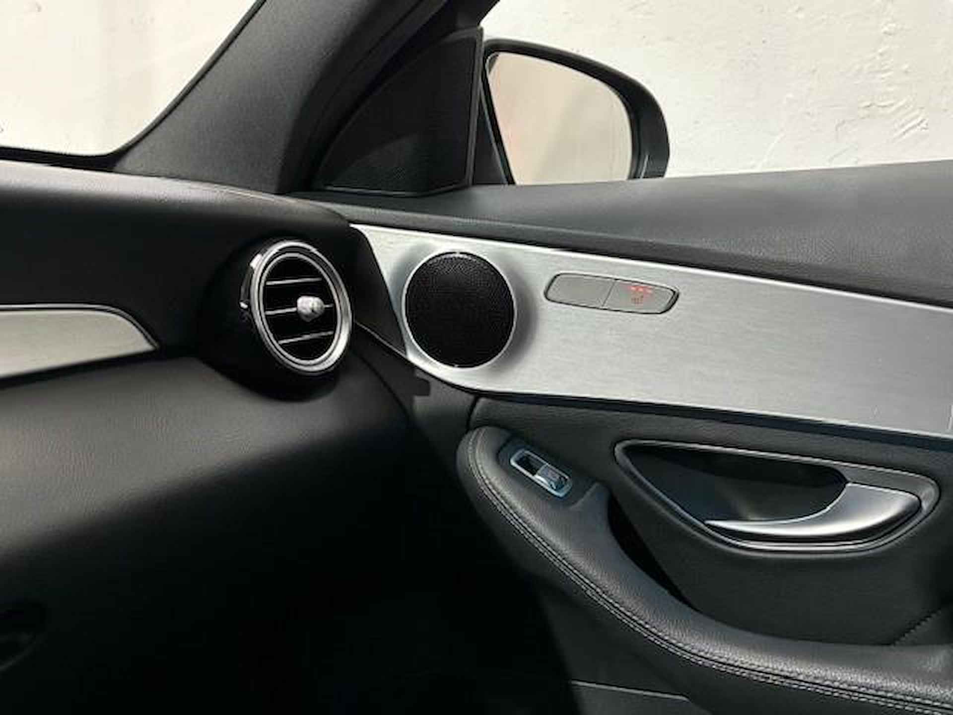 Mercedes-Benz C-klasse 180 Prestige | AMG | Stoelverwarming | Leder | Elektr. achterklep | NL Auto | - 19/23