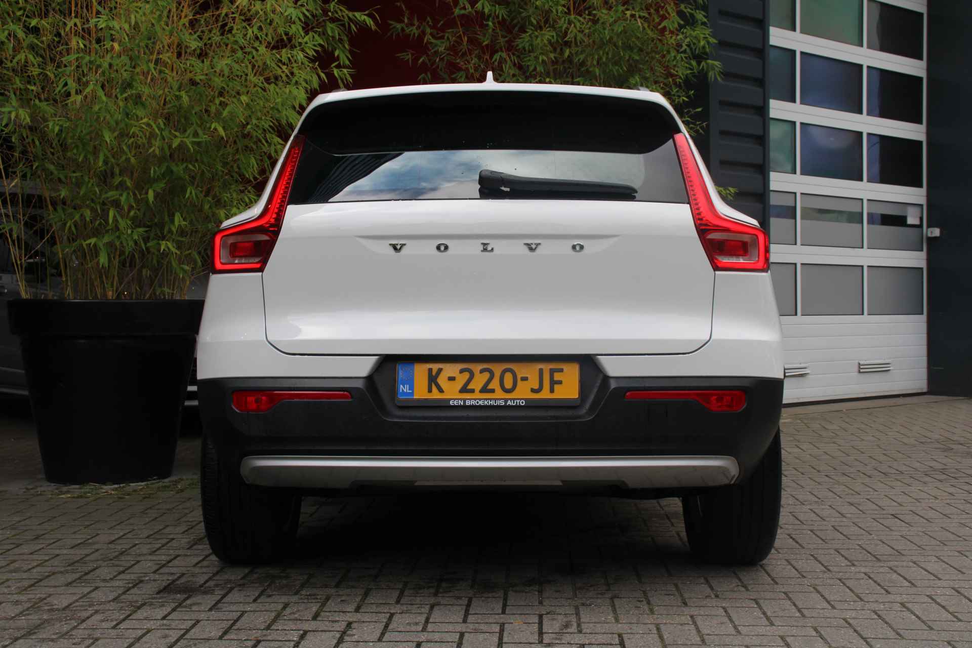 Volvo XC40 T2 Automaat Business Pro | Adaptive Cruise | BLIS | Trekhaak | Camera | Keyless - 10/17