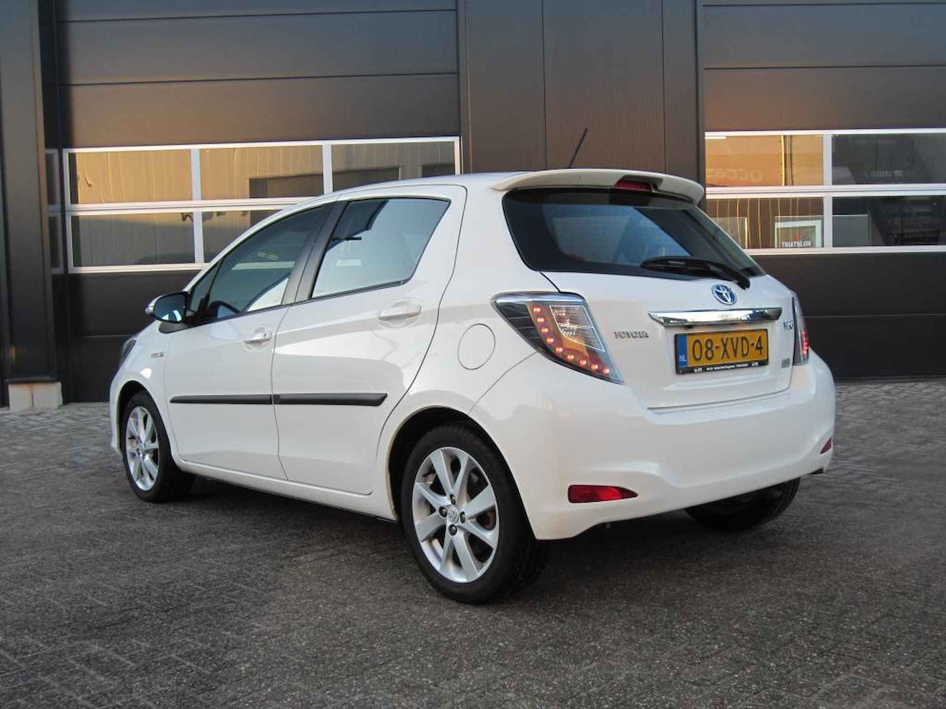 Toyota Yaris 1.5 Hybrid Dynamic Navi Camera Cruise control - 5/17