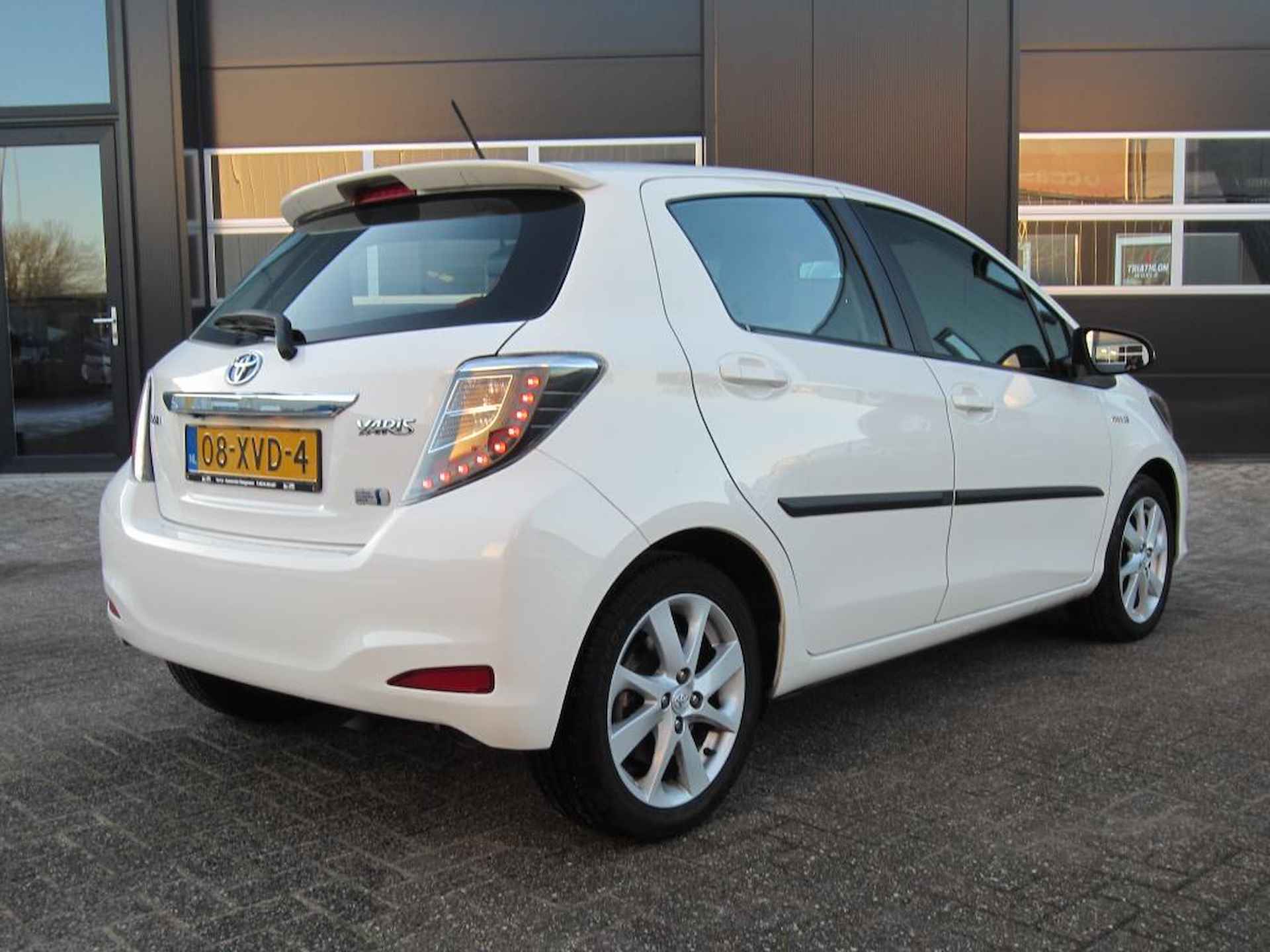 Toyota Yaris 1.5 Hybrid Dynamic Navi Camera Cruise control - 8/17