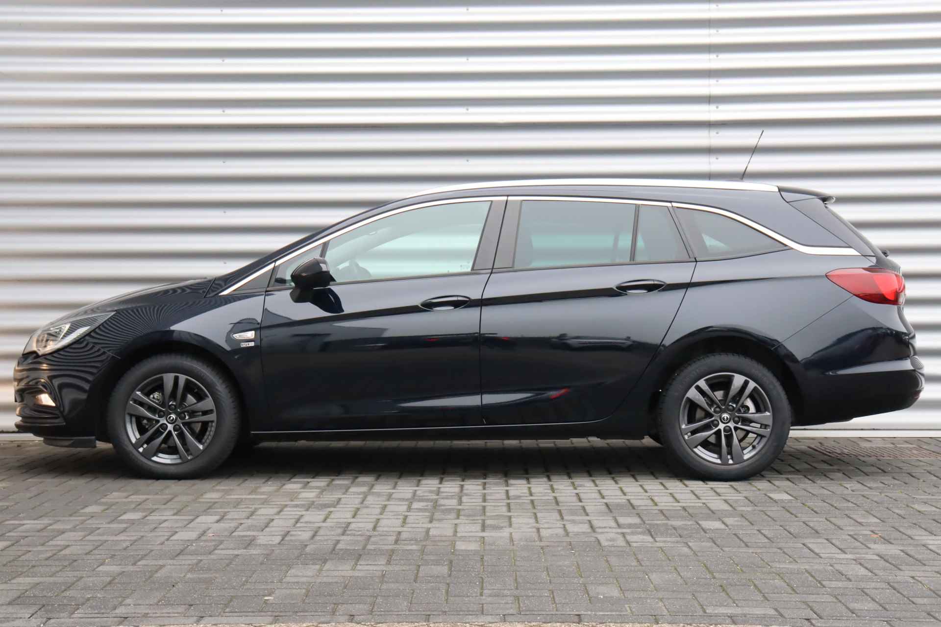 Opel Astra SPORTS TOURER 1.0 TURBO 105PK 120 JAAR EDITION / NAVI / CLIMA / LED / PDC / 16" LMV / BLUETOOTH / CR - 2/35