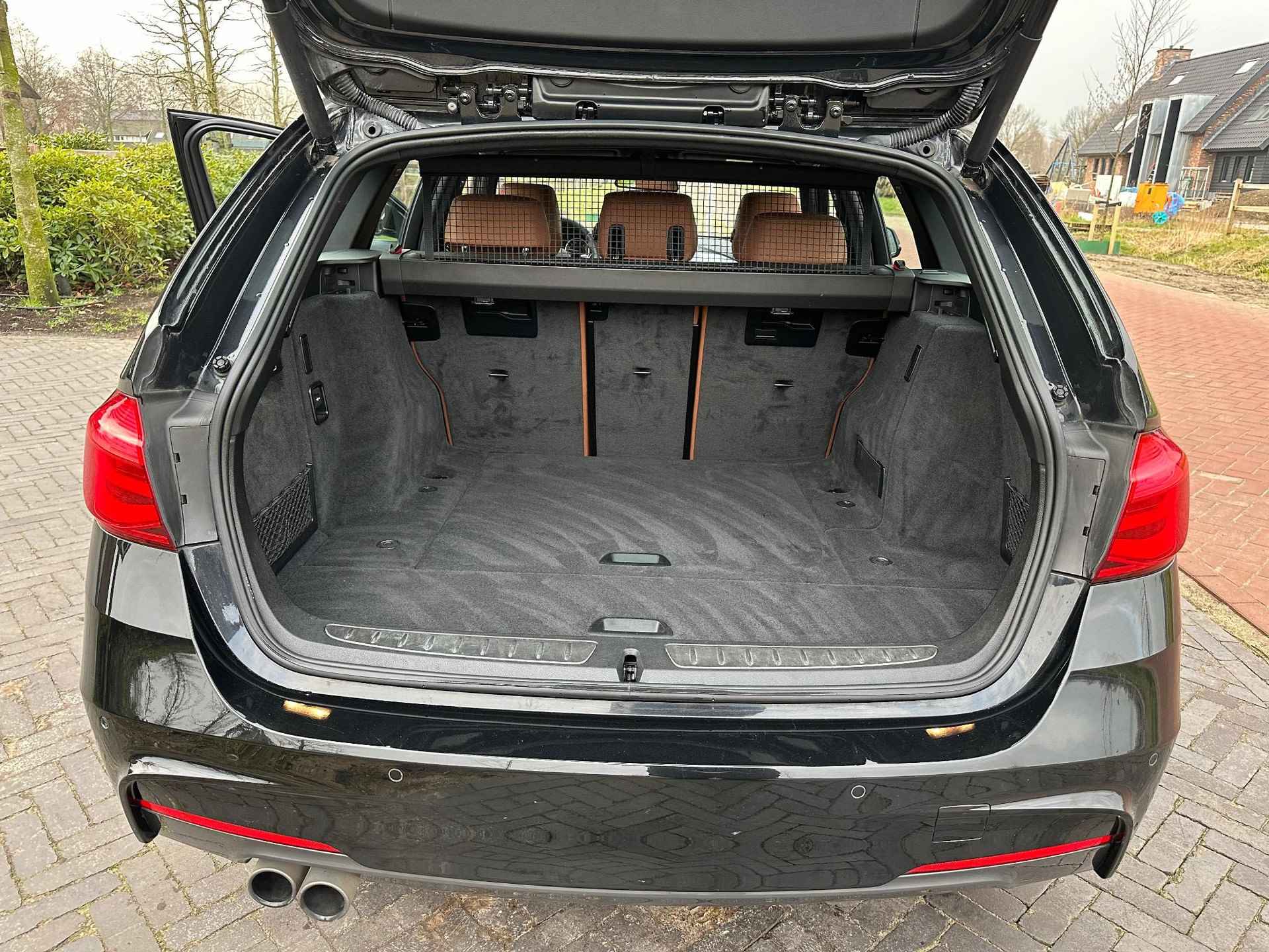 BMW 3-serie Touring 320i Centennial High Executive | M-Pakket | Panoramadak | Leder Interieur | - 19/31