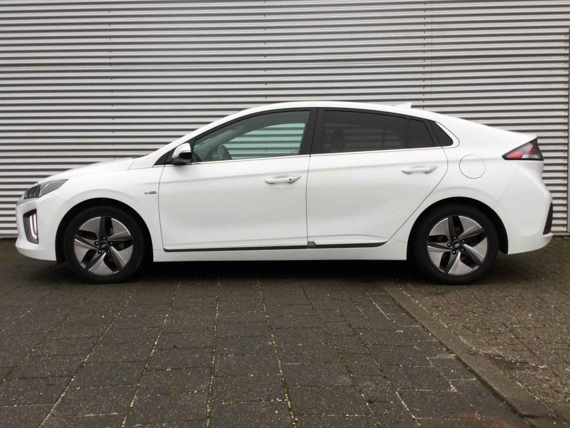 Hyundai IONIQ 1.6 GDi Comfort Plus | Navi | Adp. Cruise | Camera | LED | - 3/31