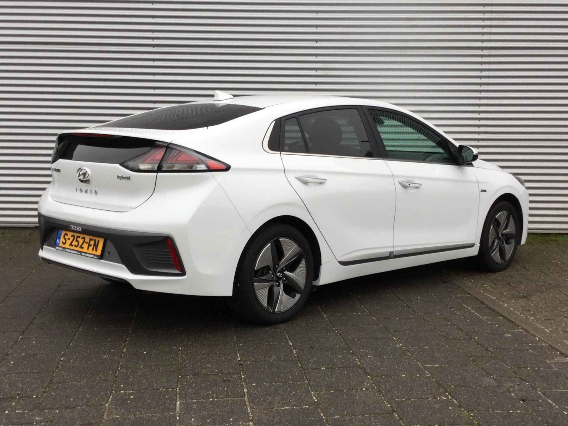 Hyundai IONIQ 1.6 GDi Comfort Plus | Navi | Adp. Cruise | Camera | LED | - 4/31