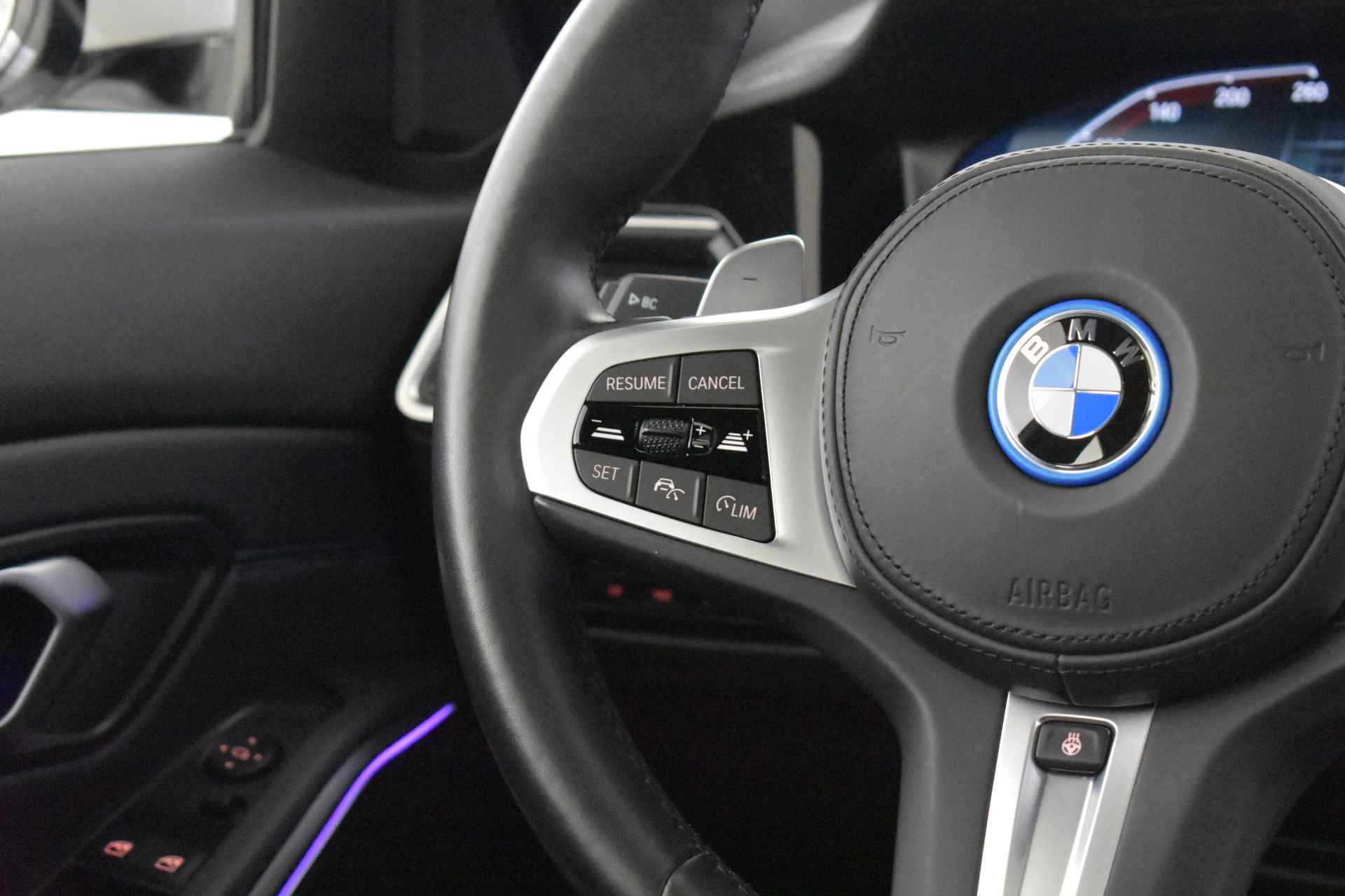 BMW 3 Serie Touring 330e High Executive M Sport Automaat / Panoramadak / Sportstoelen / Active Cruise Control / Comfort Access / Live Cockpit Professional / Parking Assistant - 23/50