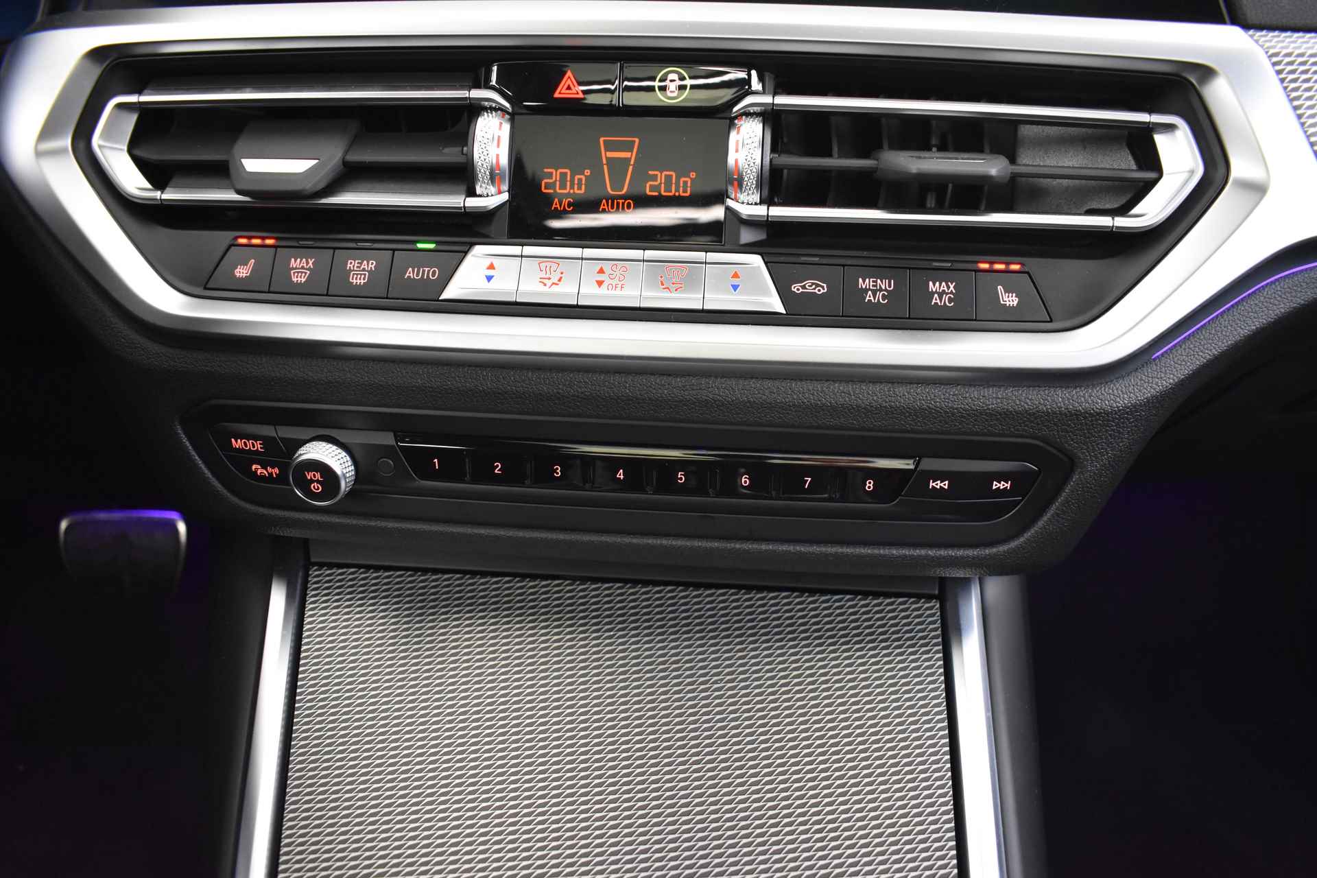 BMW 3 Serie Touring 330e High Executive M Sport Automaat / Panoramadak / Sportstoelen / Active Cruise Control / Comfort Access / Live Cockpit Professional / Parking Assistant - 28/50