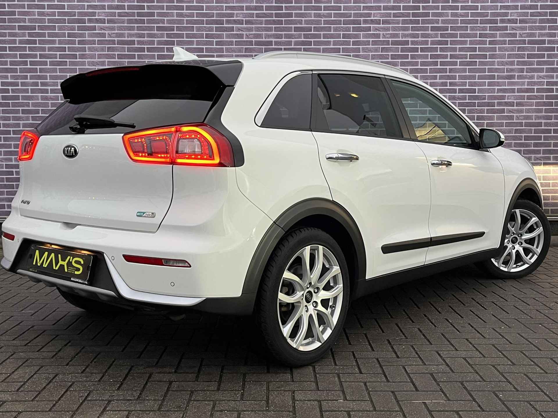 Kia Niro 1.6 GDi Hybrid DynamicPlusLine Adaptive Cruise control | Stuur/Stoelverwarming | Camera | Navigatie | Winterset | Volledige Onderhoud | PDC | - 6/33