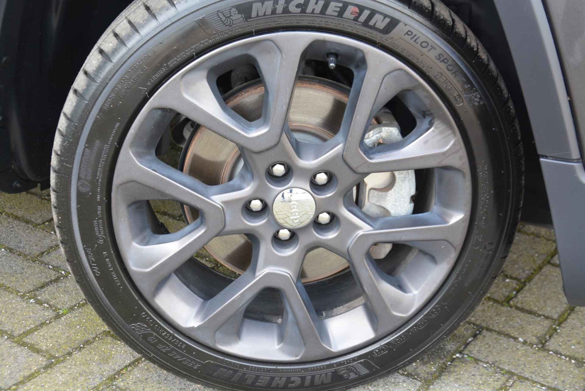 Jeep Cherokee 2.2 Longtitude Freedom | 19 inch | Leder - 16/36