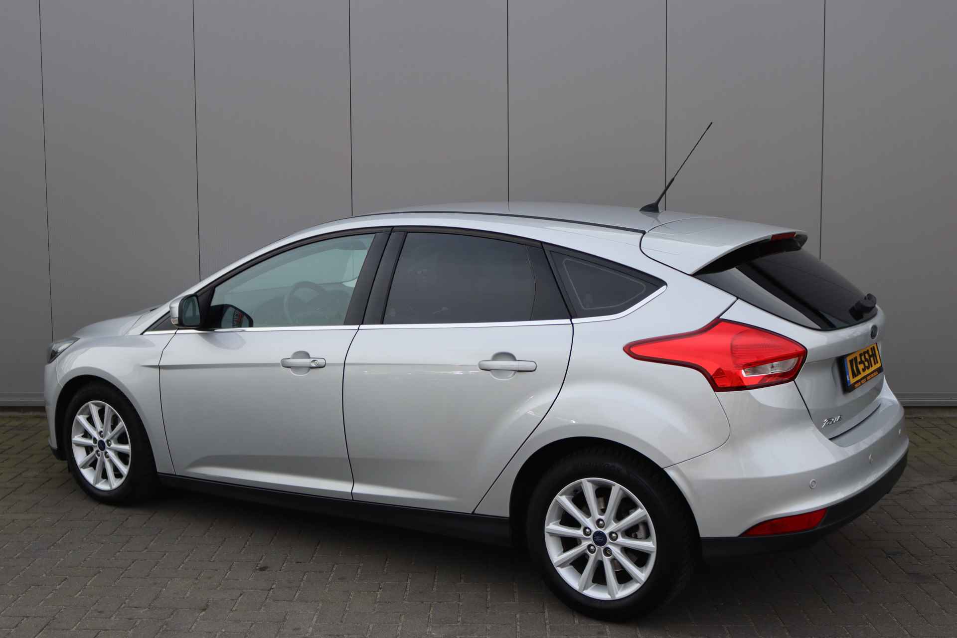 Ford Focus 1.5 EcoB. 150PK Automaat Titanium Navigatie/Cruise-control/Winter-pack/Climate-control - 4/31