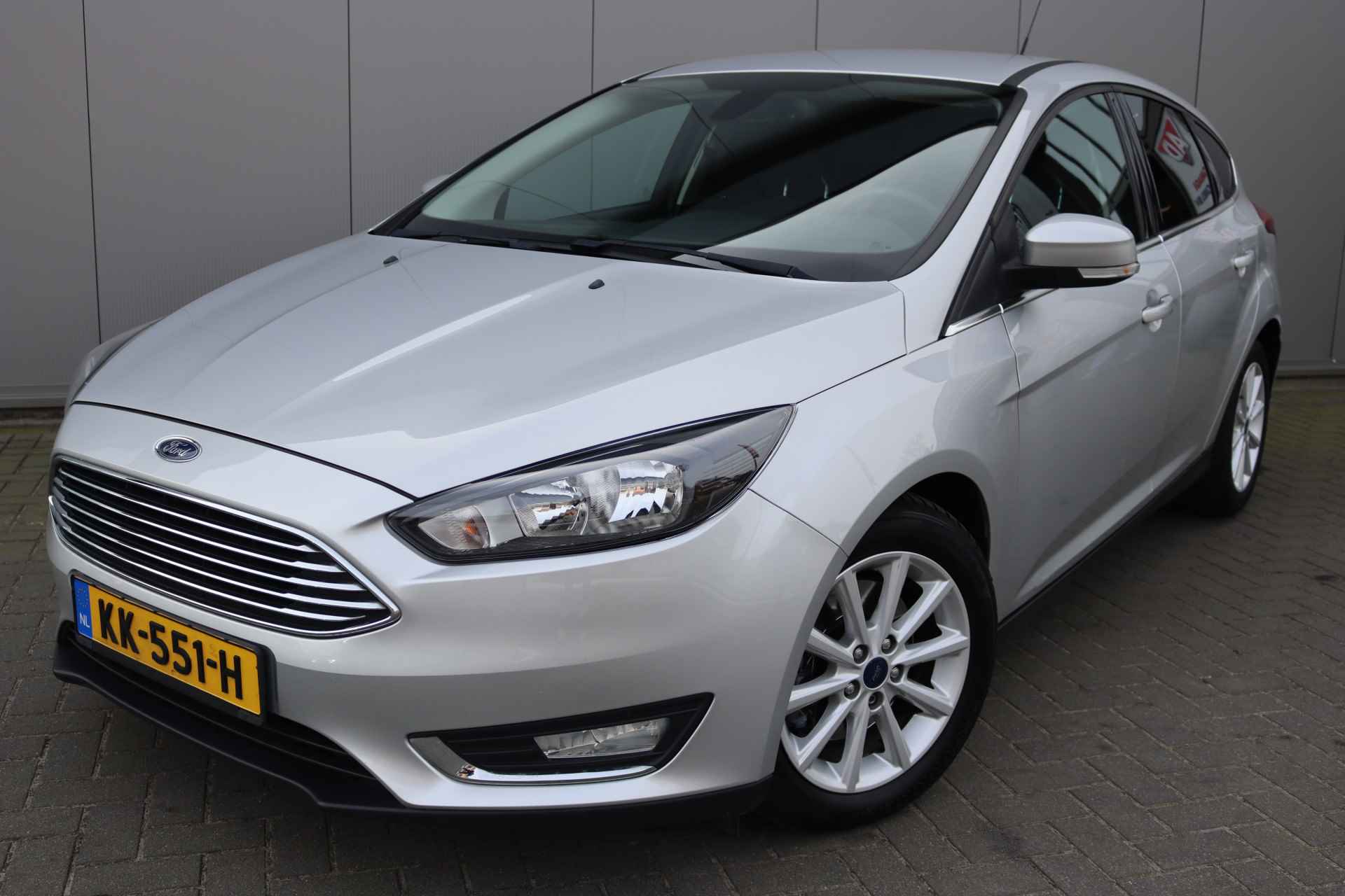 Ford Focus 1.5 EcoB. 150PK Automaat Titanium Navigatie/Cruise-control/Winter-pack/Climate-control - 8/31