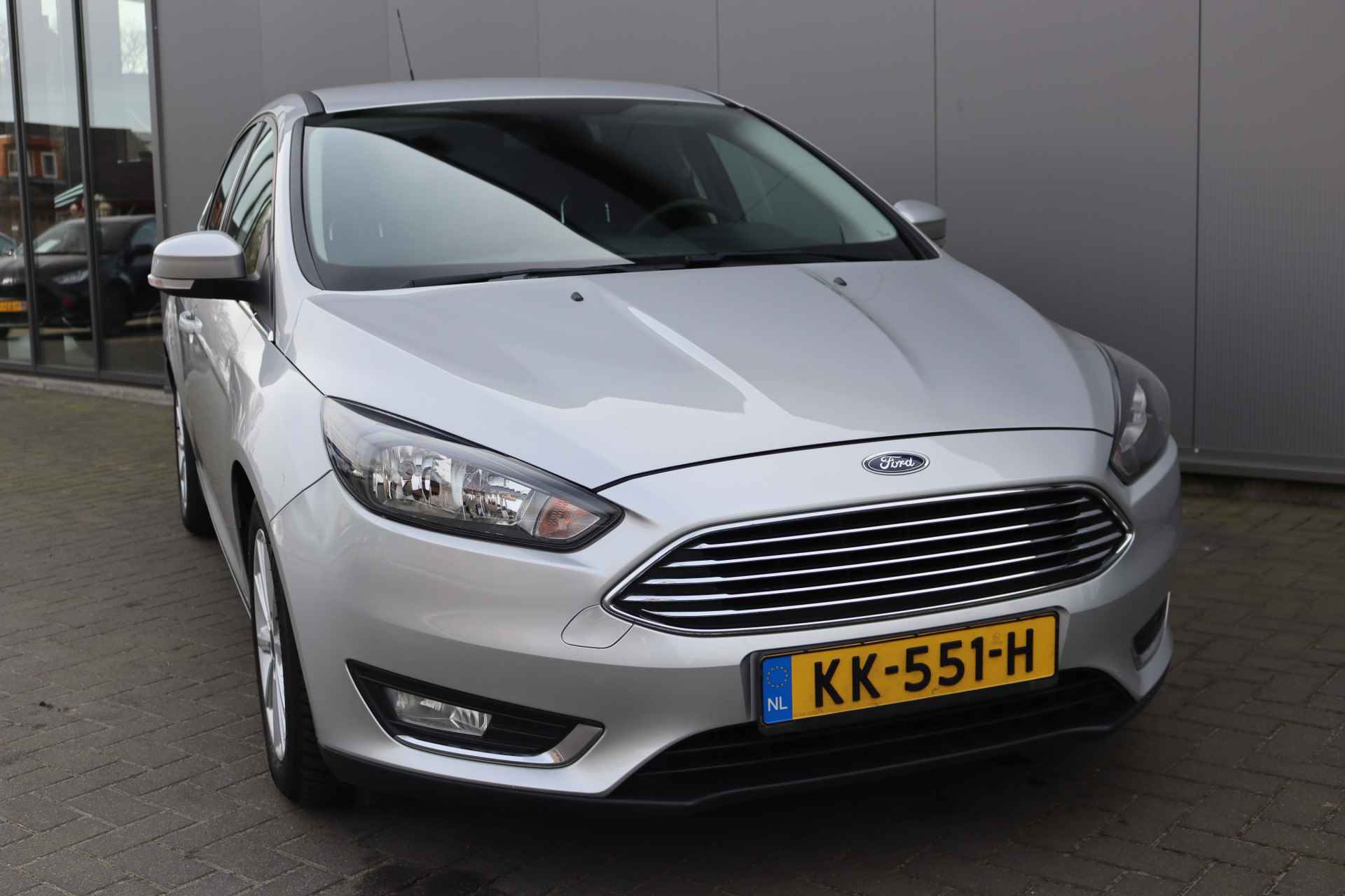 Ford Focus 1.5 EcoB. 150PK Automaat Titanium Navigatie/Cruise-control/Winter-pack/Climate-control - 9/31