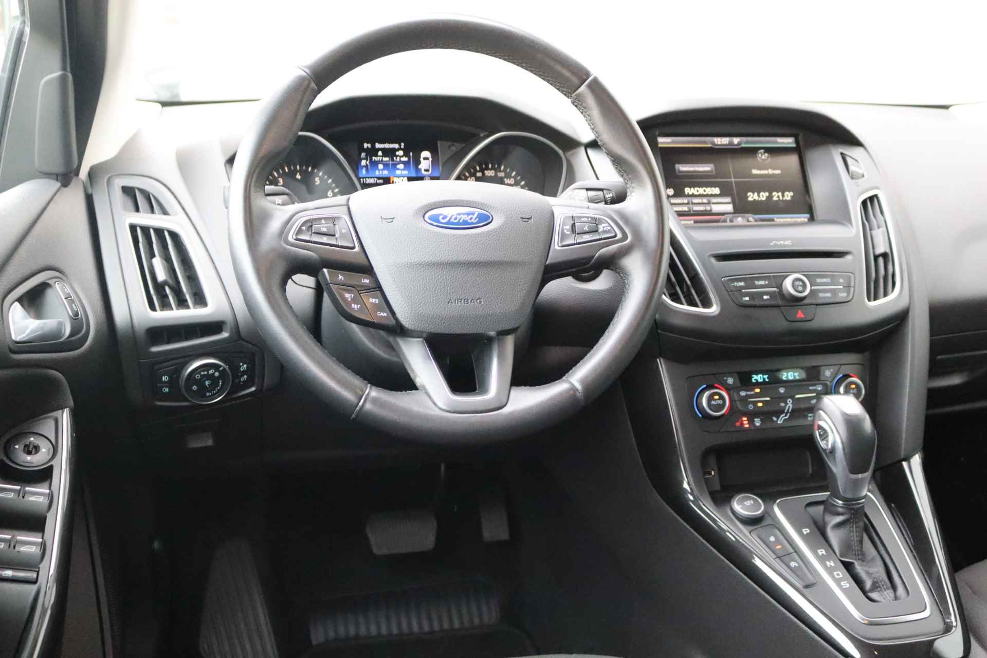 Ford Focus 1.5 EcoB. 150PK Automaat Titanium Navigatie/Cruise-control/Winter-pack/Climate-control - 14/31